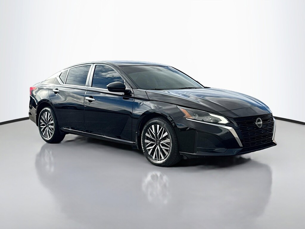 Used 2023 Nissan Altima 2.5 SV 4dr Car