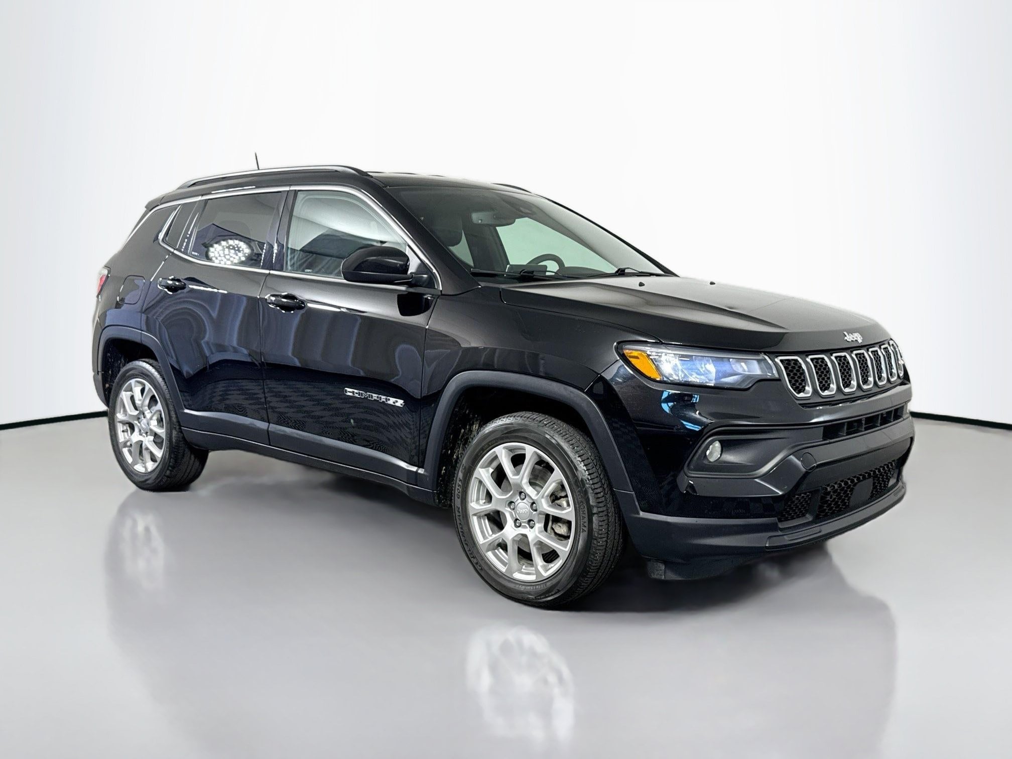 2023 Jeep Compass Latitude Lux 4X4's photo