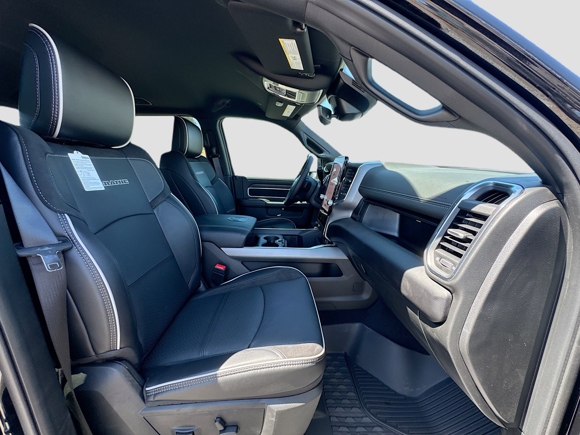 2025 RAM 3500 Laramie - Photo 38