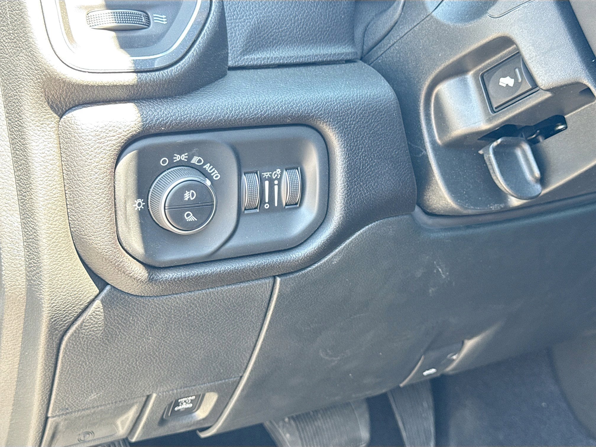 2025 RAM 3500 Laramie - Photo 30