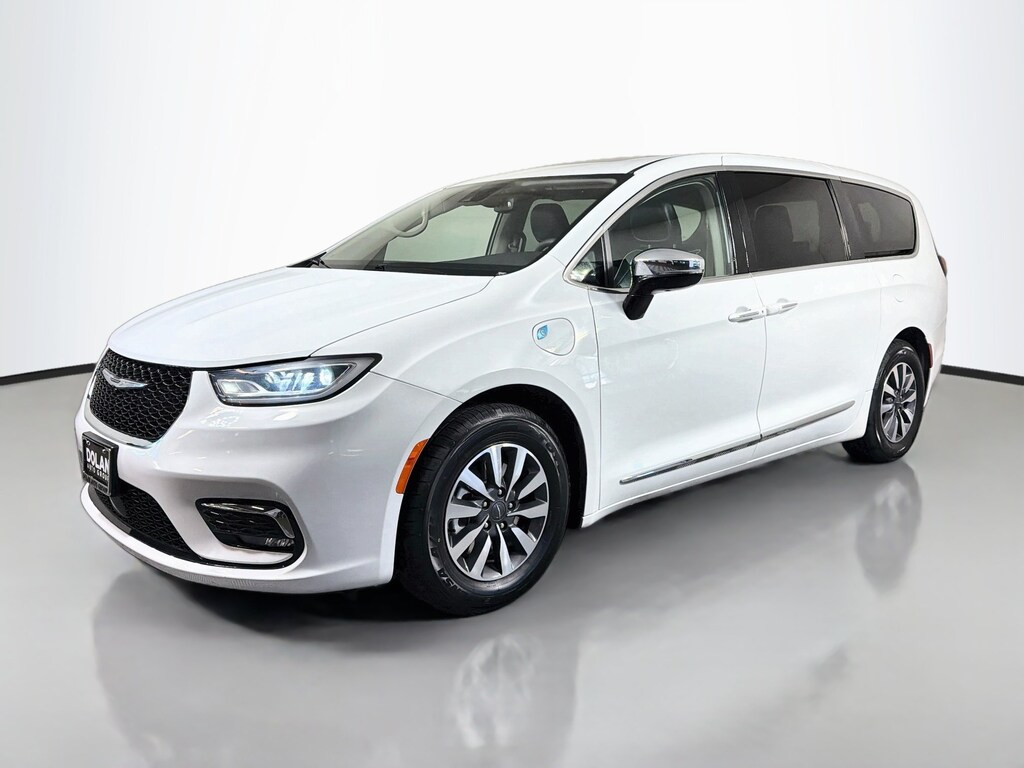 Used 2023 Chrysler Pacifica Plug-In Hybrid Limited Mini-van, Passenger