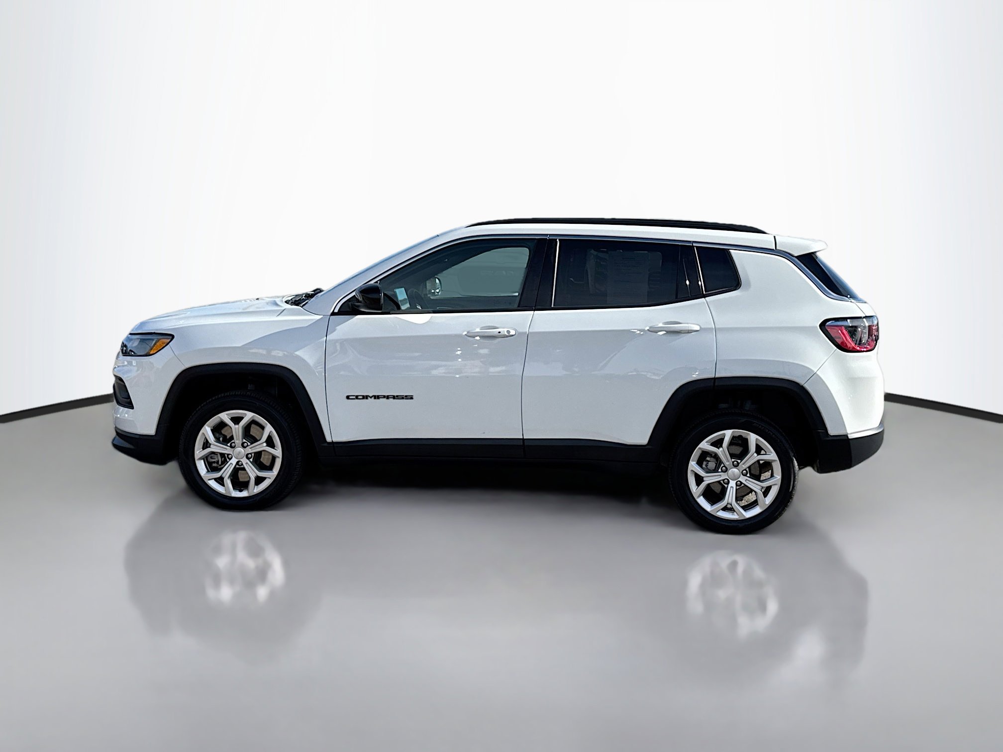 2024 Jeep Compass Latitude photo 3