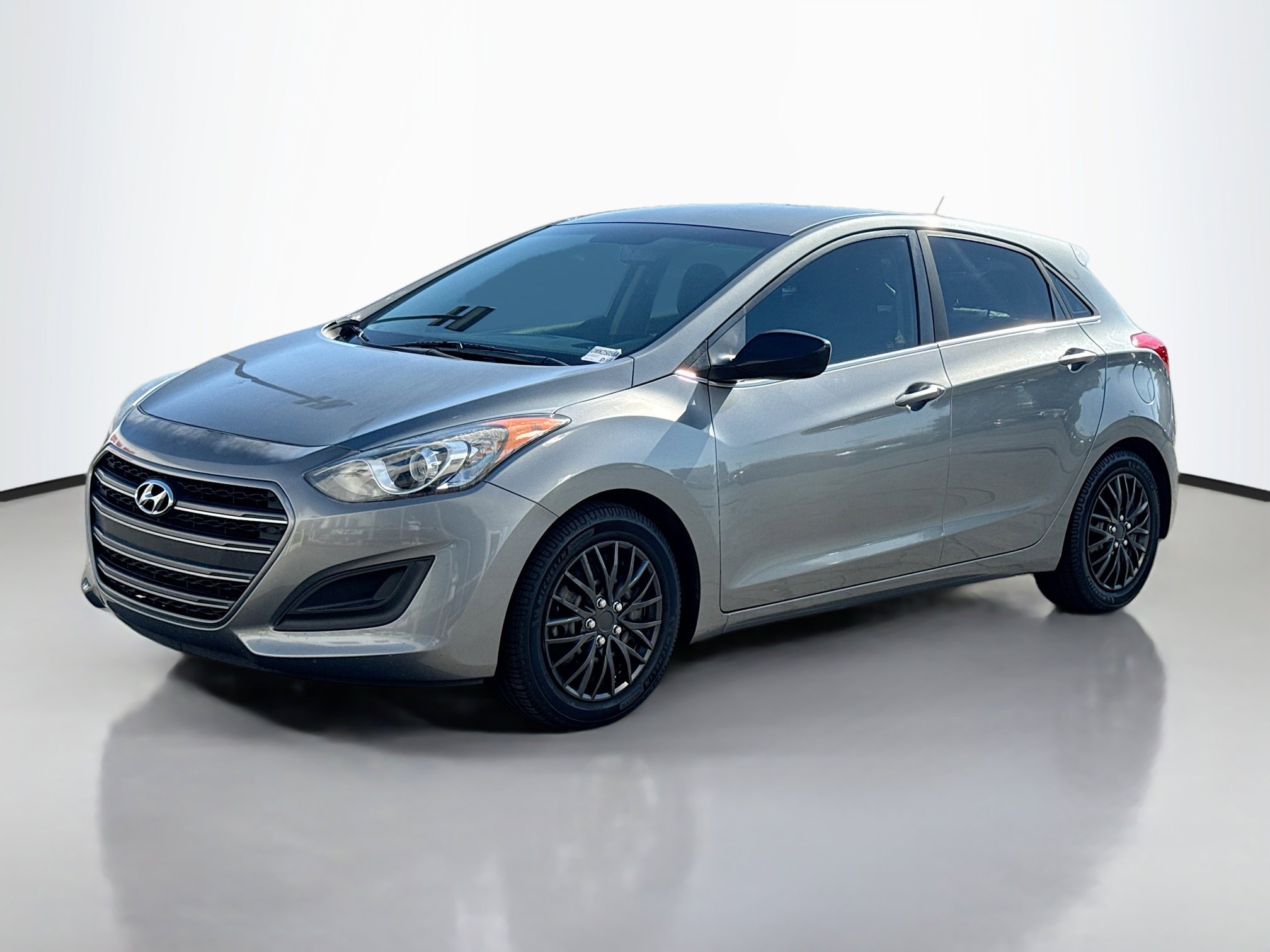 2017 Hyundai Elantra GT Base photo 2