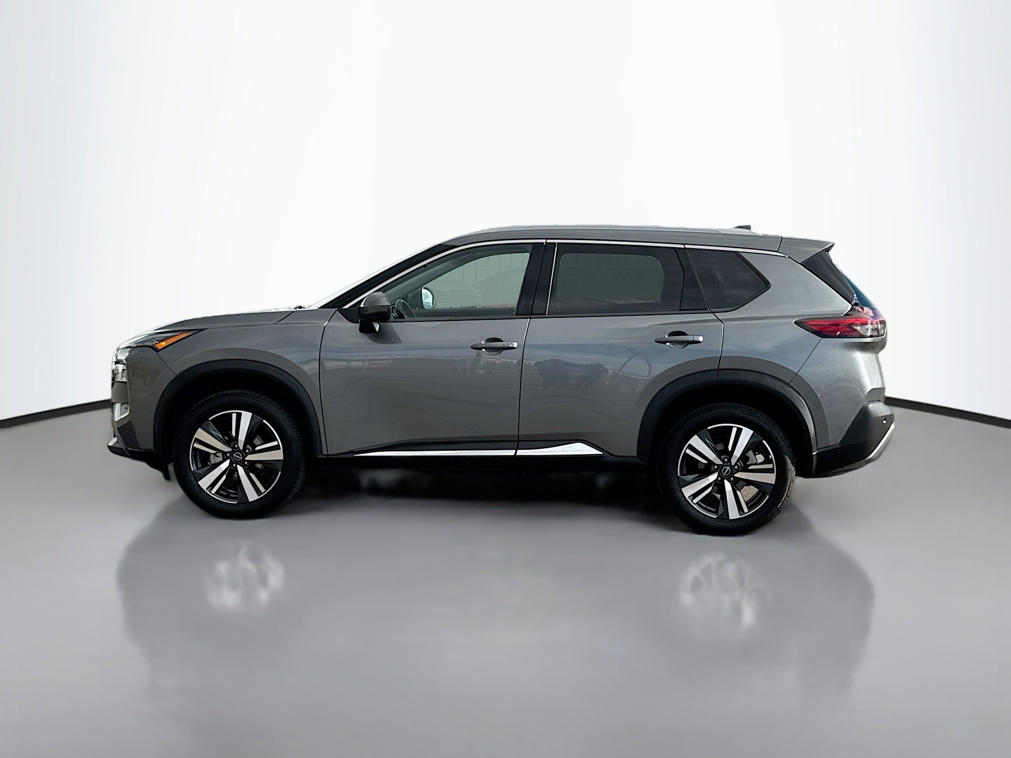 2023 Nissan Rogue SL photo 2
