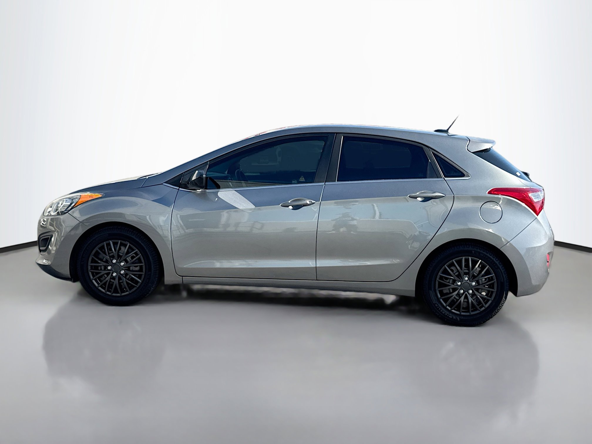 2017 Hyundai Elantra GT Base photo 3