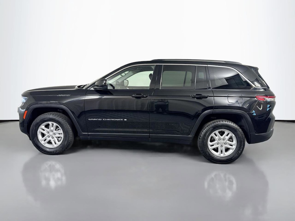 Used 2023 Jeep Grand Cherokee Laredo Sport Utility