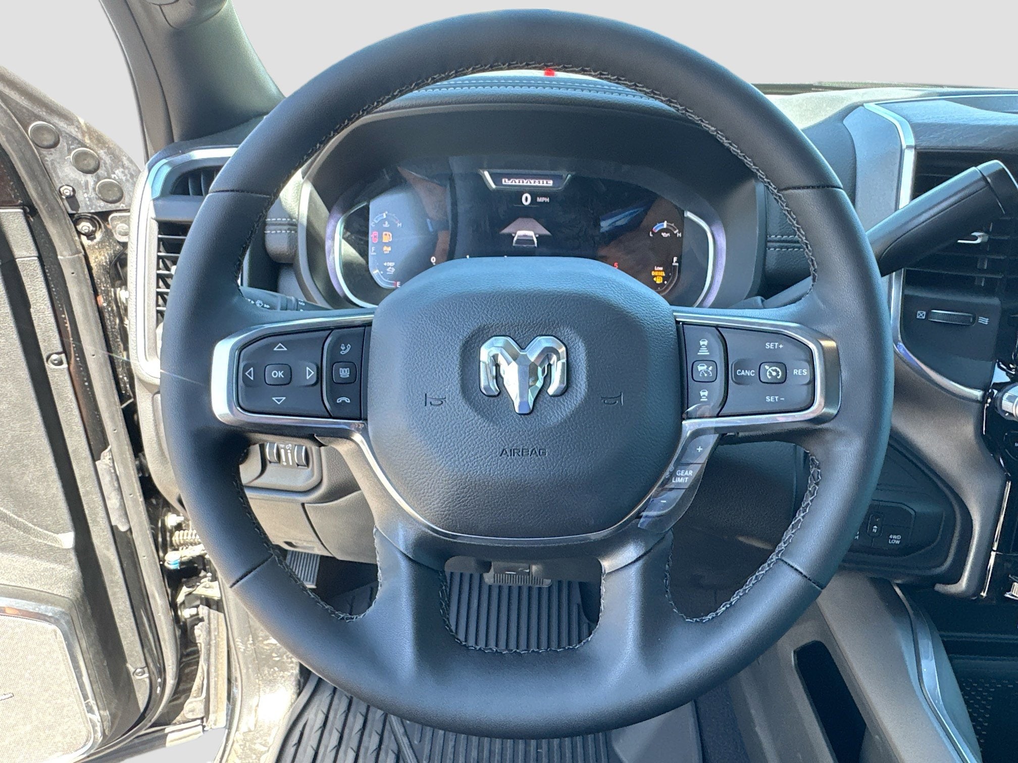 2025 RAM 3500 Laramie - Photo 21
