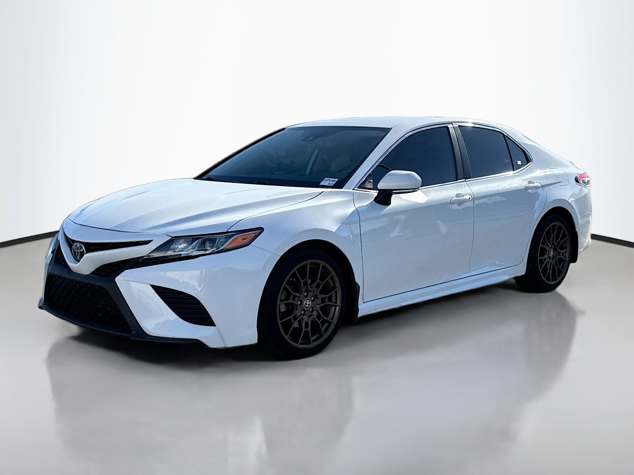 2020 Toyota Camry SE photo 4