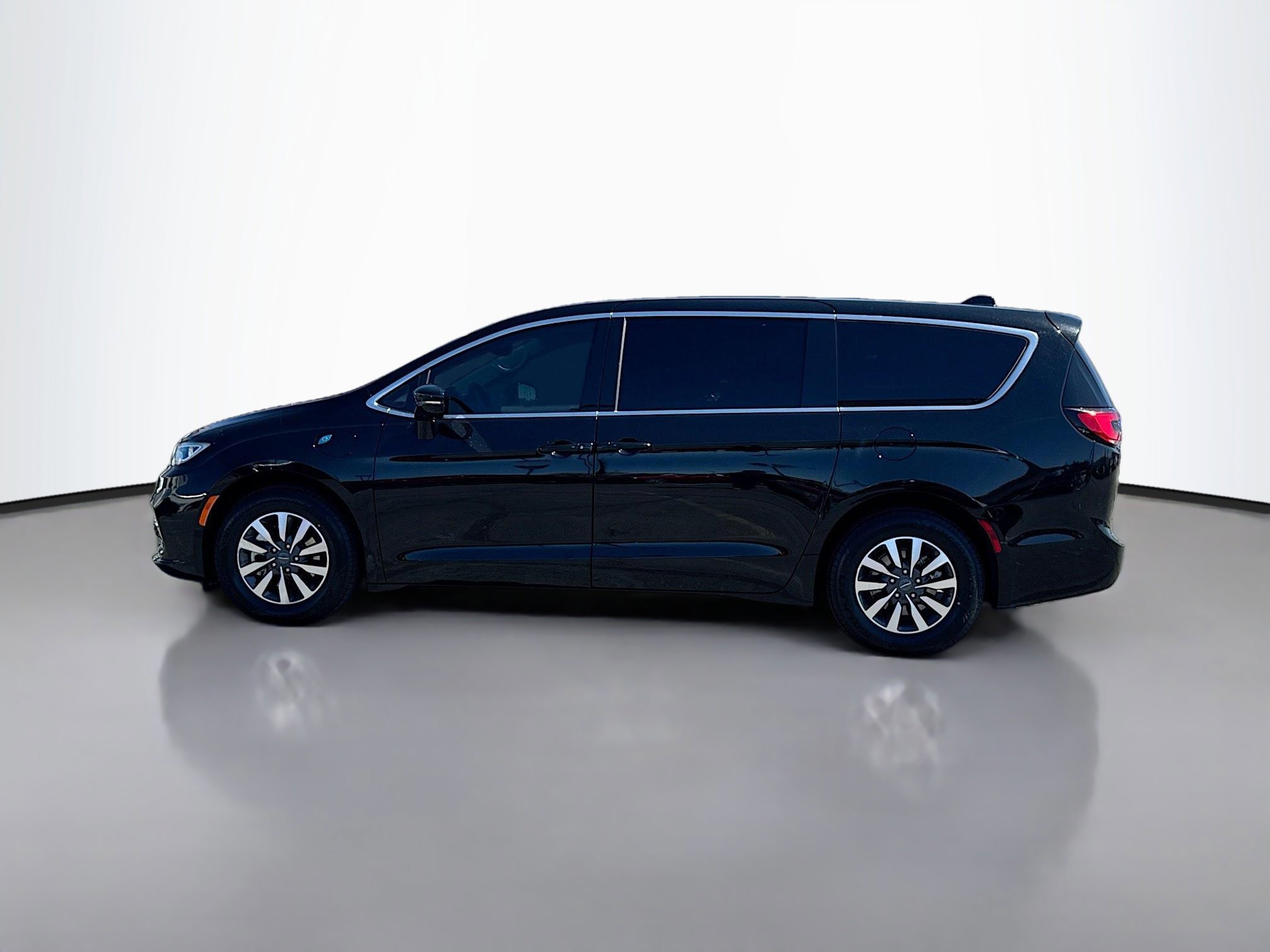 Used 2024 Chrysler Pacifica PHEV Select with VIN 2C4RC1S74RR144796 for sale in Reno, NV