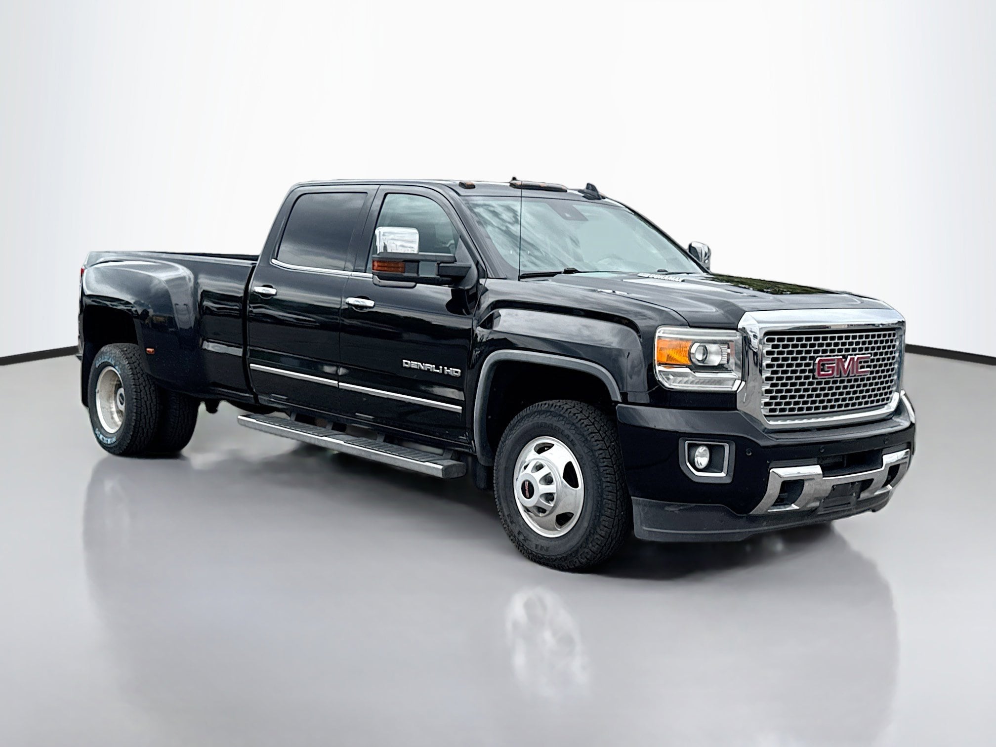 2015 GMC Sierra 4WD Crew Cab Standard Box SRW's photo