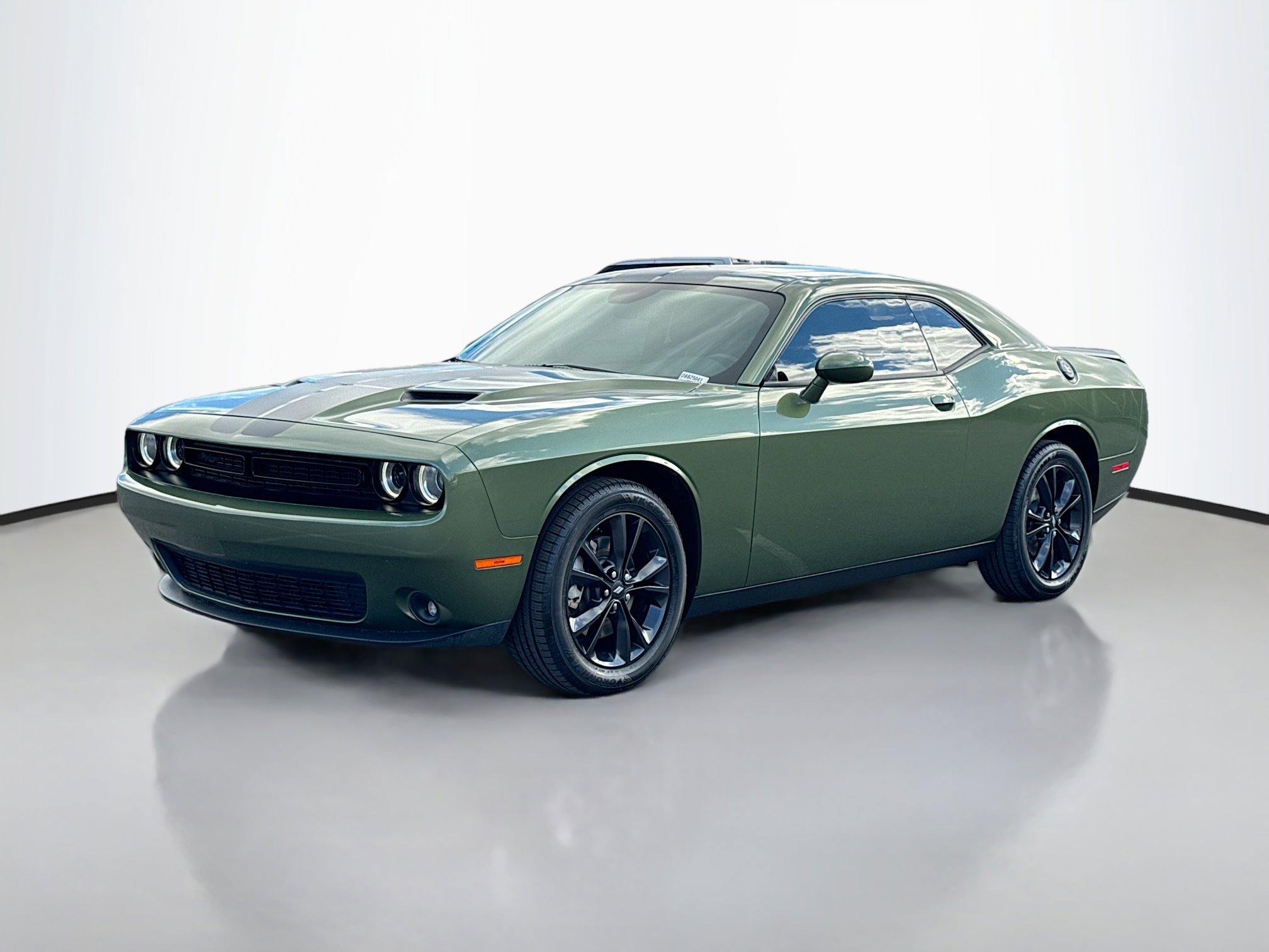 2022 Dodge Challenger SXT photo 2