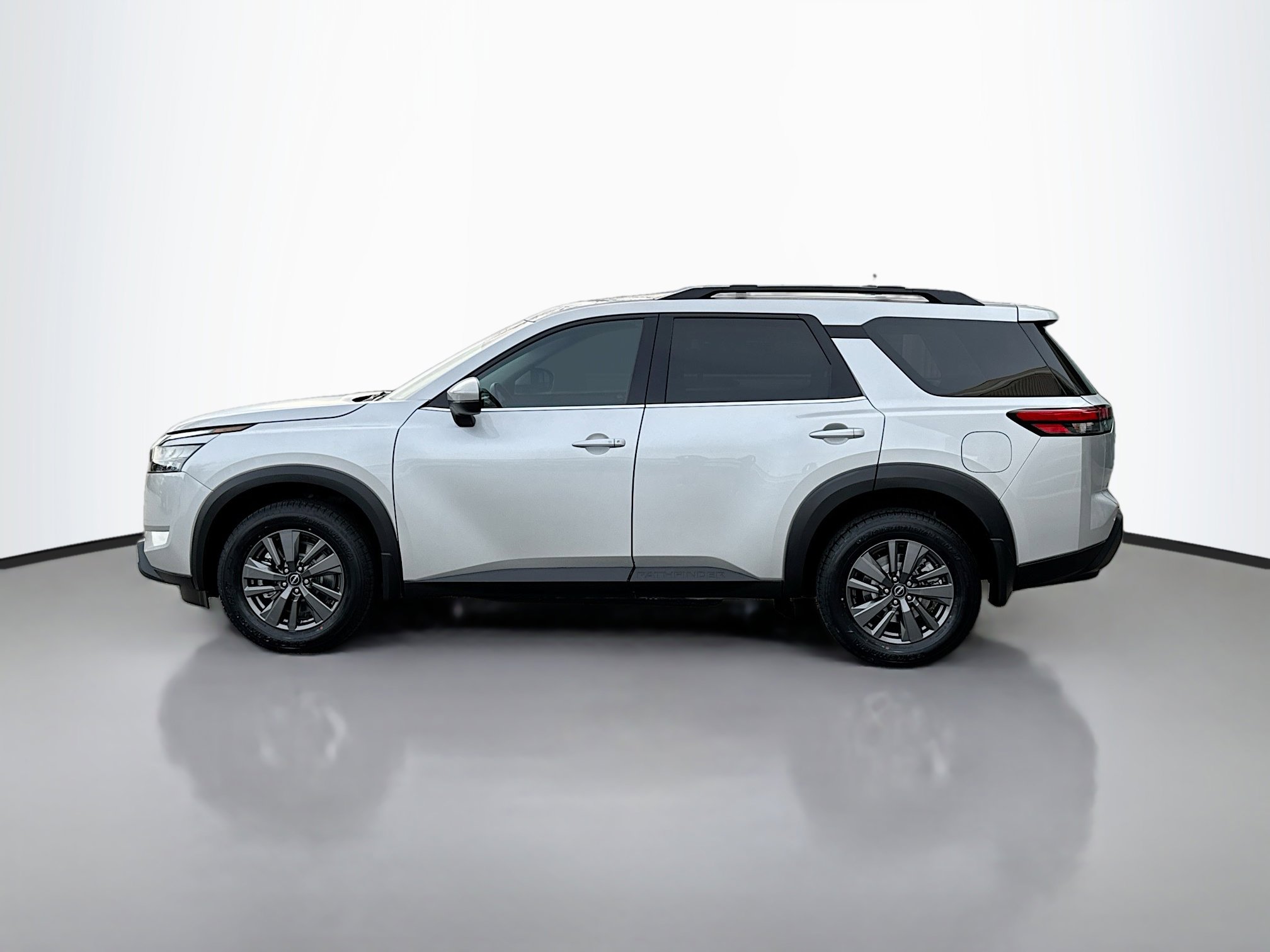 2024 Nissan Pathfinder SV photo 3
