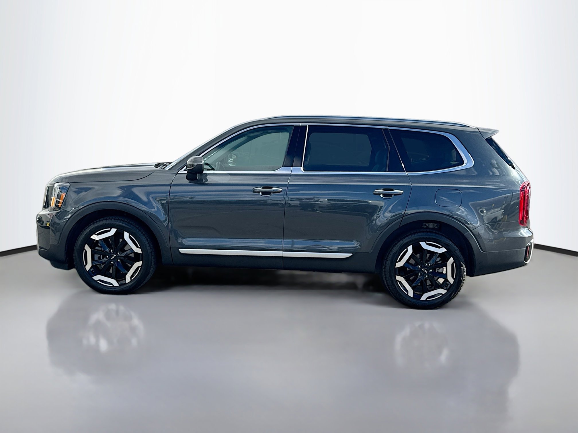 2024 Kia Telluride S photo 2