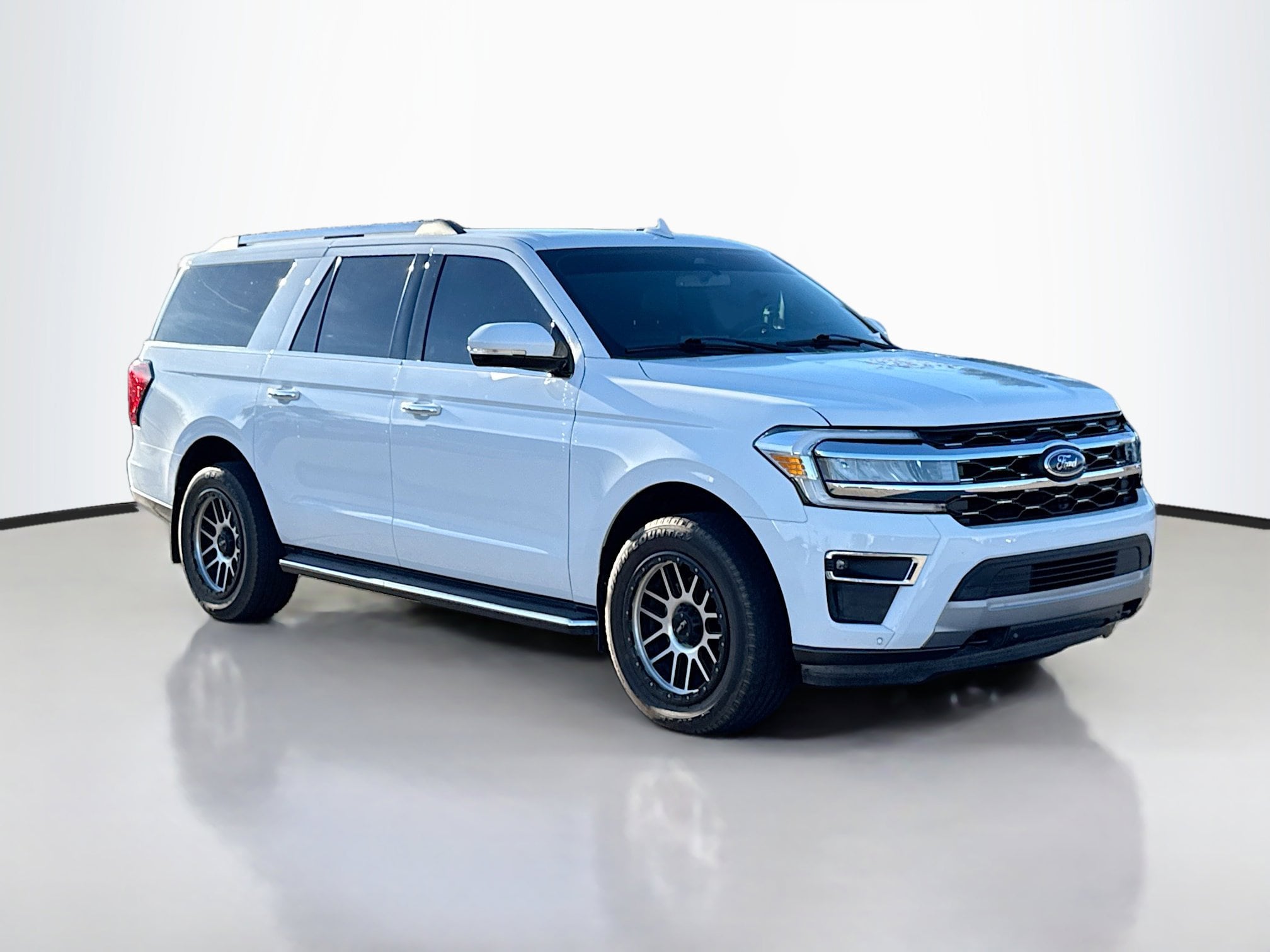 2023 Ford Expedition Limited's photo