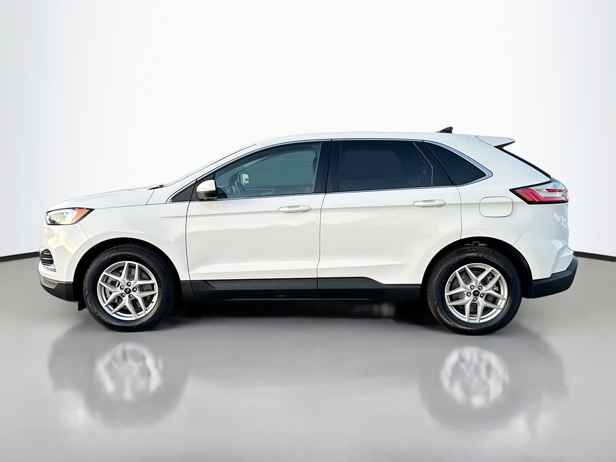 2024 Ford Edge SEL photo 3