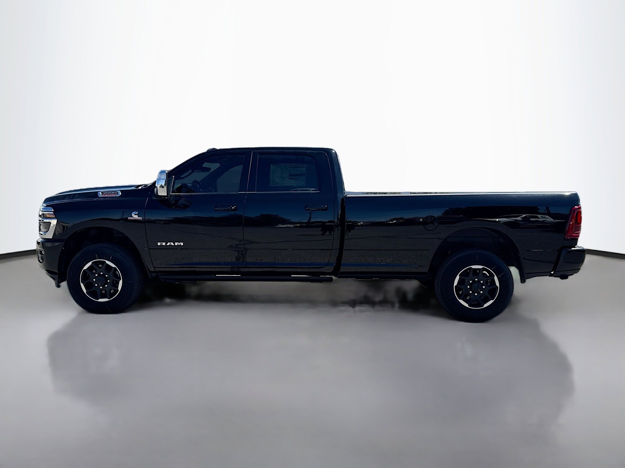 2025 RAM 3500 Laramie - Photo 6