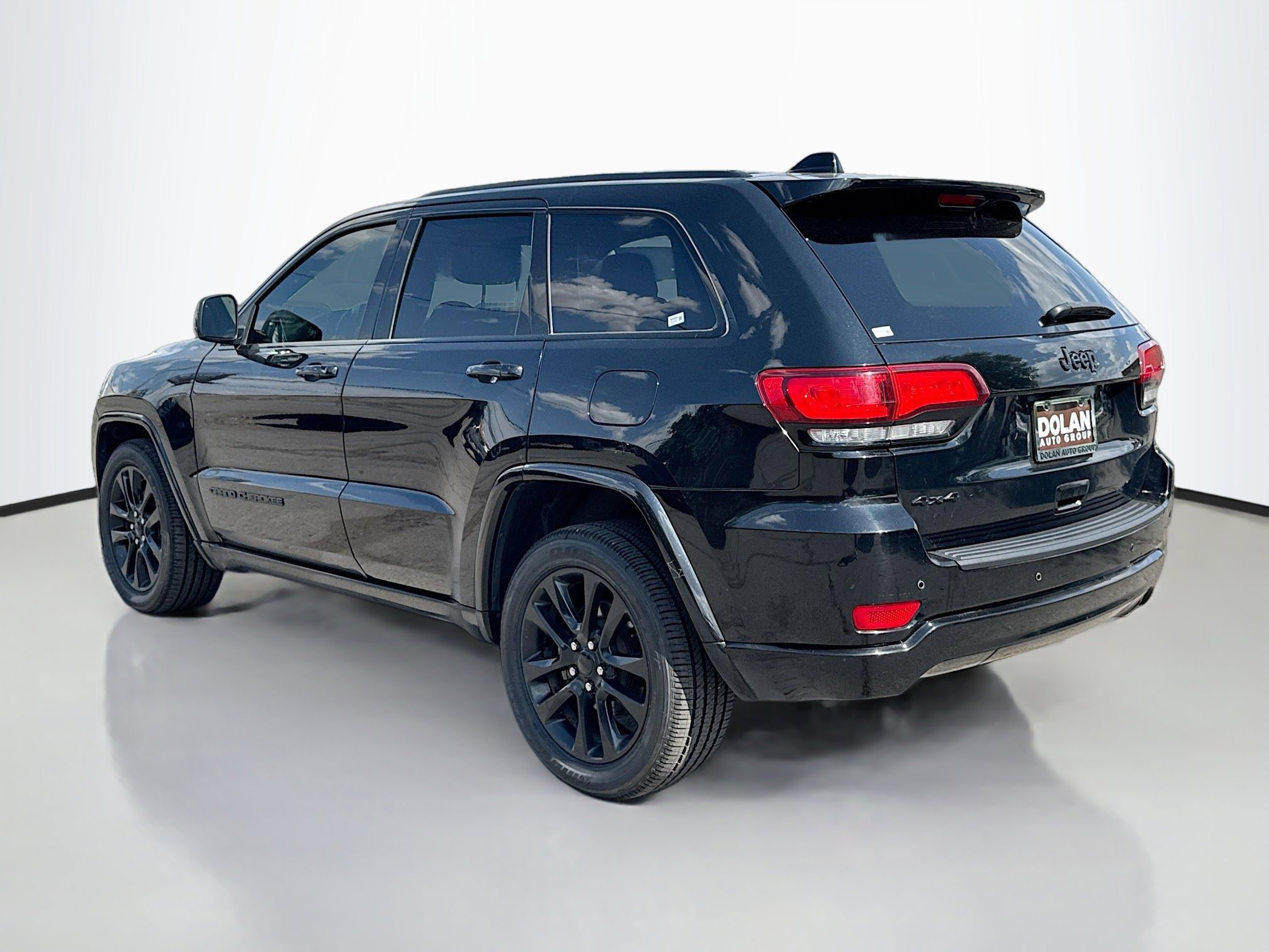 2021 Jeep Grand Cherokee Laredo X photo 4