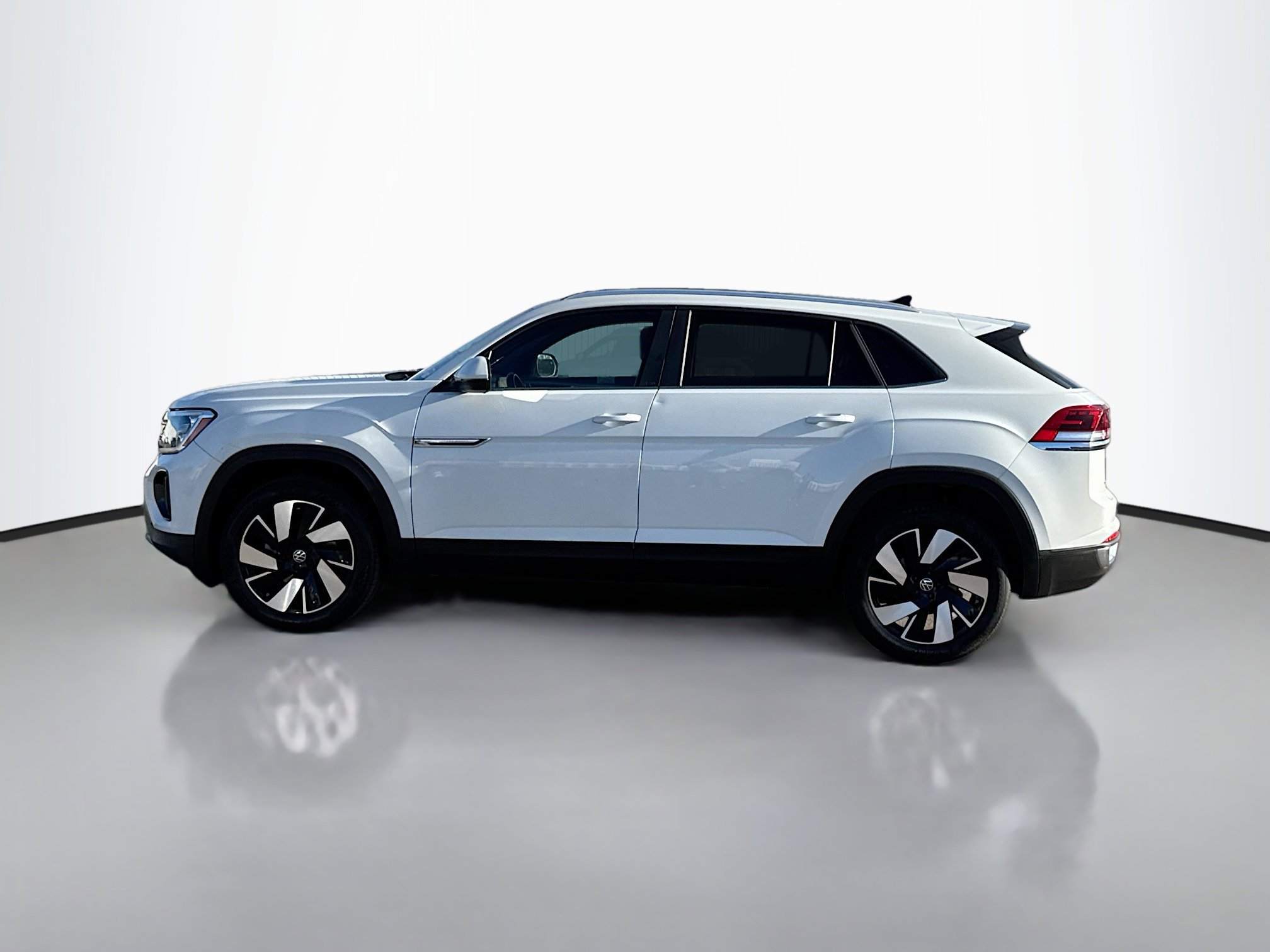 2024 Volkswagen Atlas Cross Sport SE Technology photo 3
