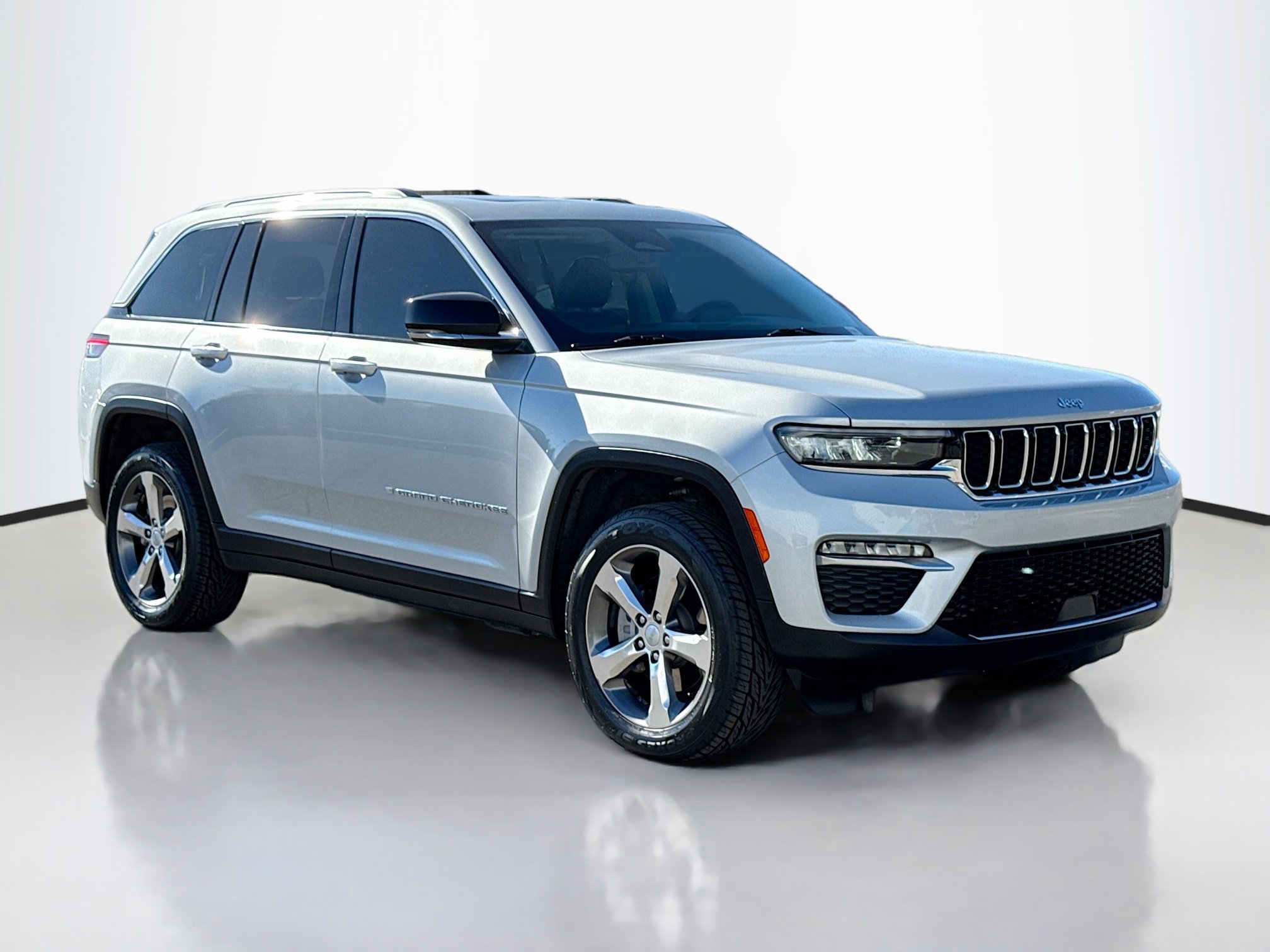 2022 Jeep Cherokee Limited 4xe photo 2