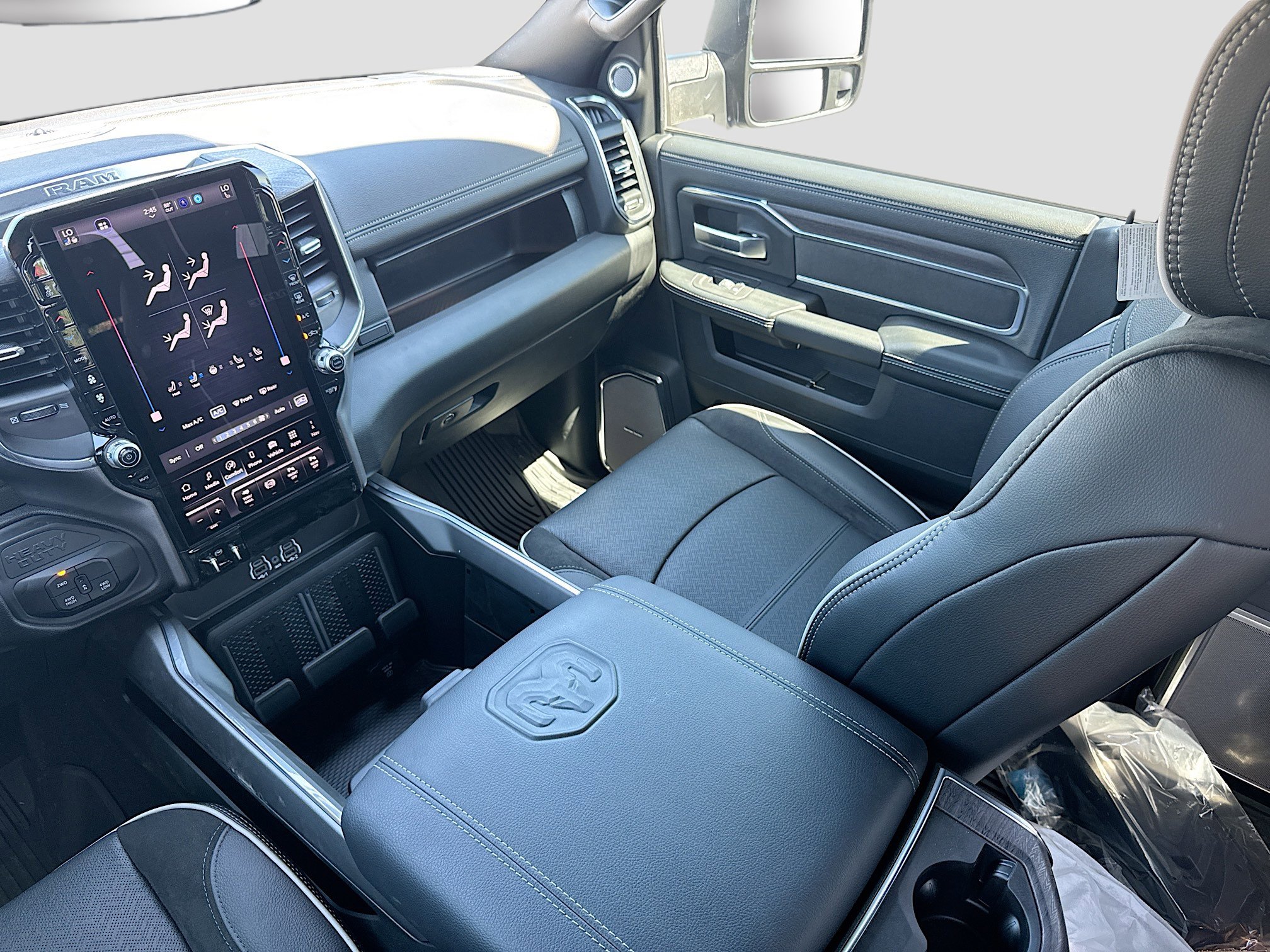 2025 RAM 3500 Laramie - Photo 33