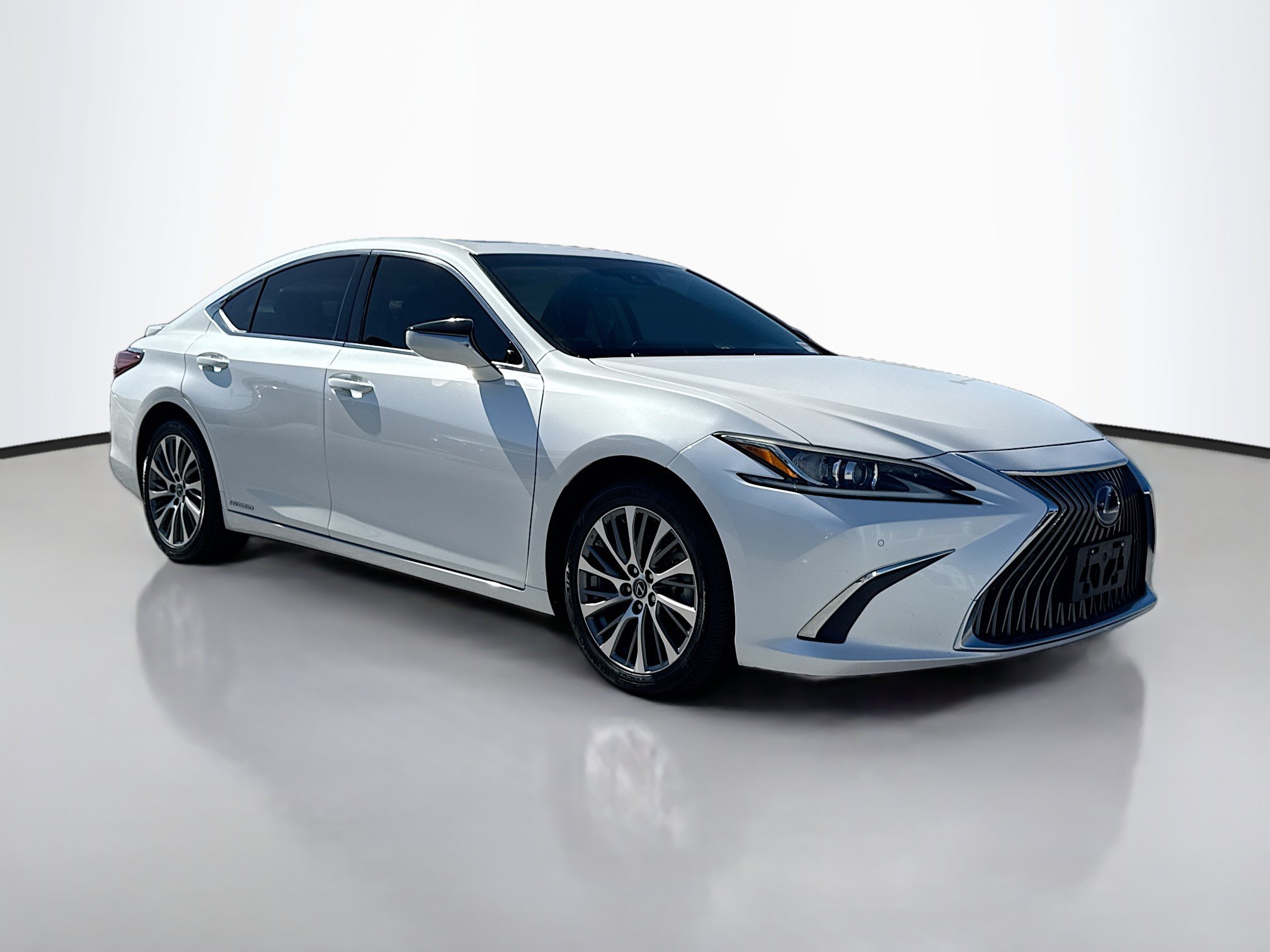 2020 Lexus ES 300h 300h's photo
