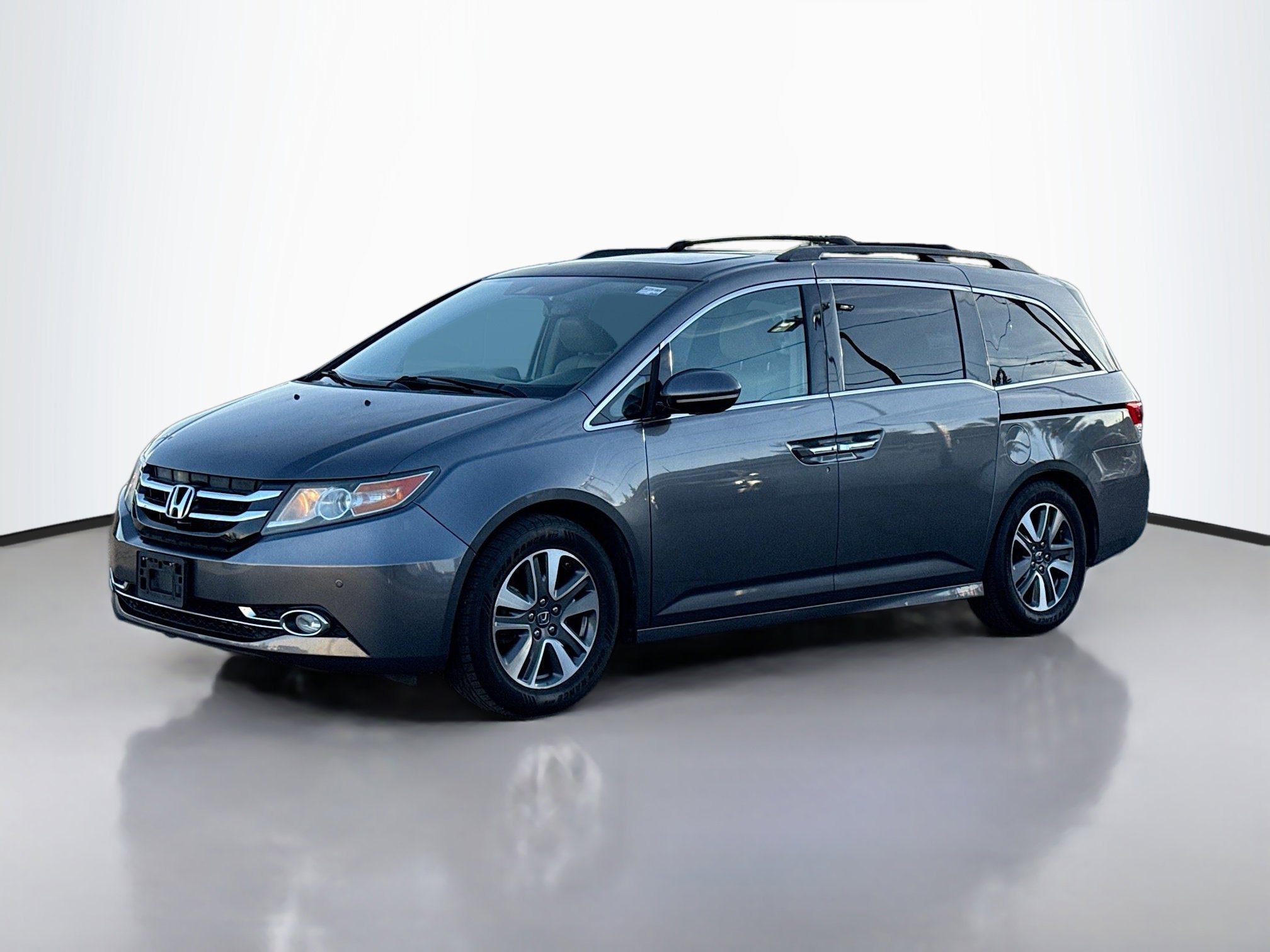 2014 Honda Odyssey Touring photo 2