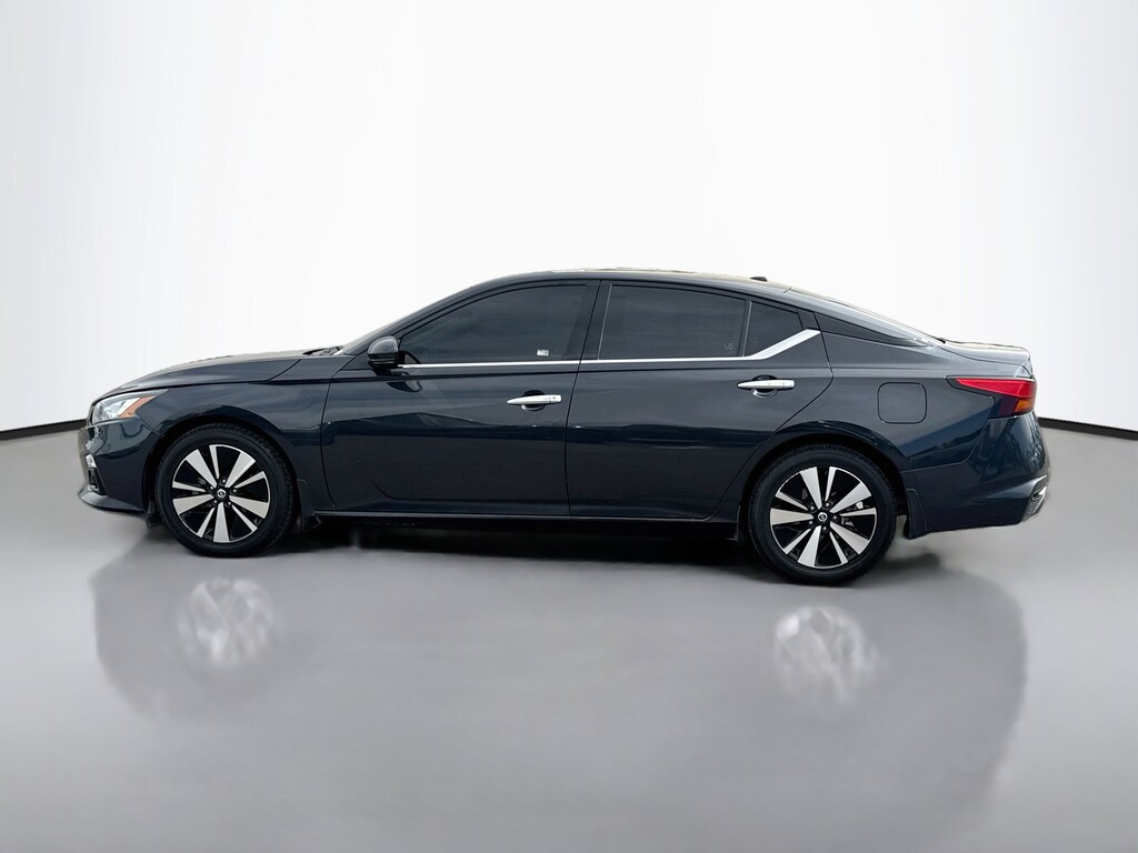 Used 2022 Nissan Altima 2.5 SL 4dr Car