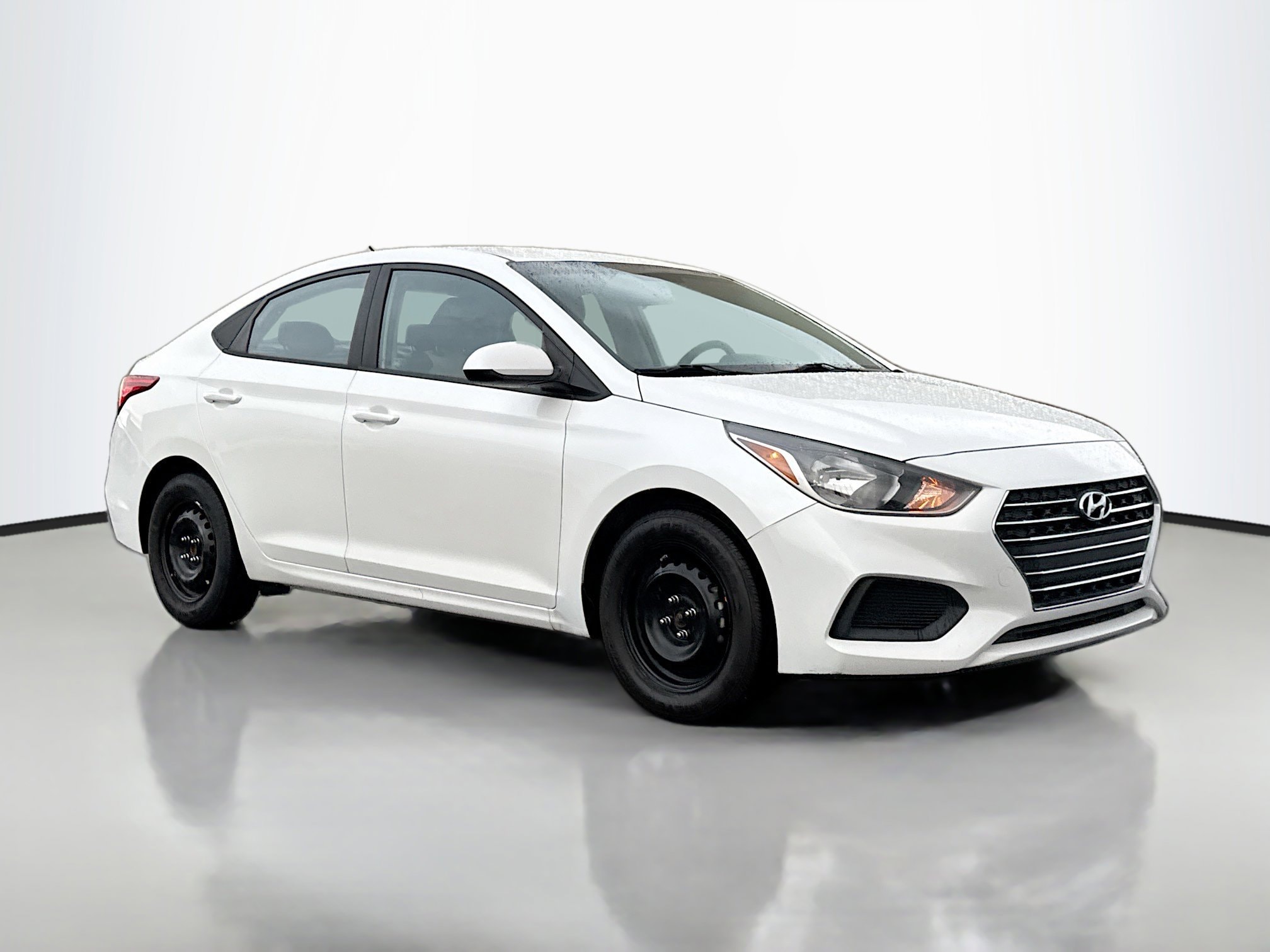 2021 Hyundai Accent SE's photo