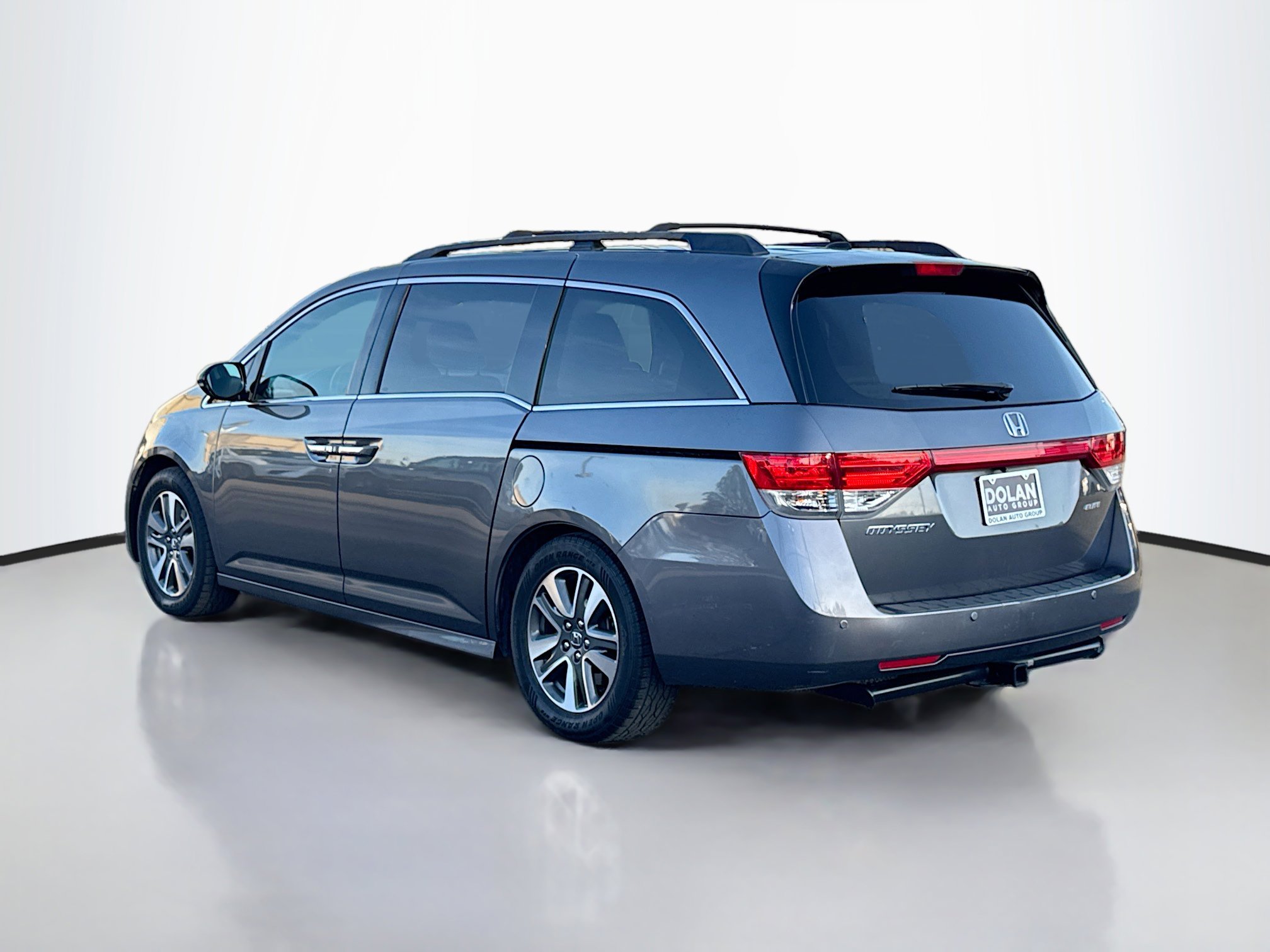 2014 Honda Odyssey Touring photo 4