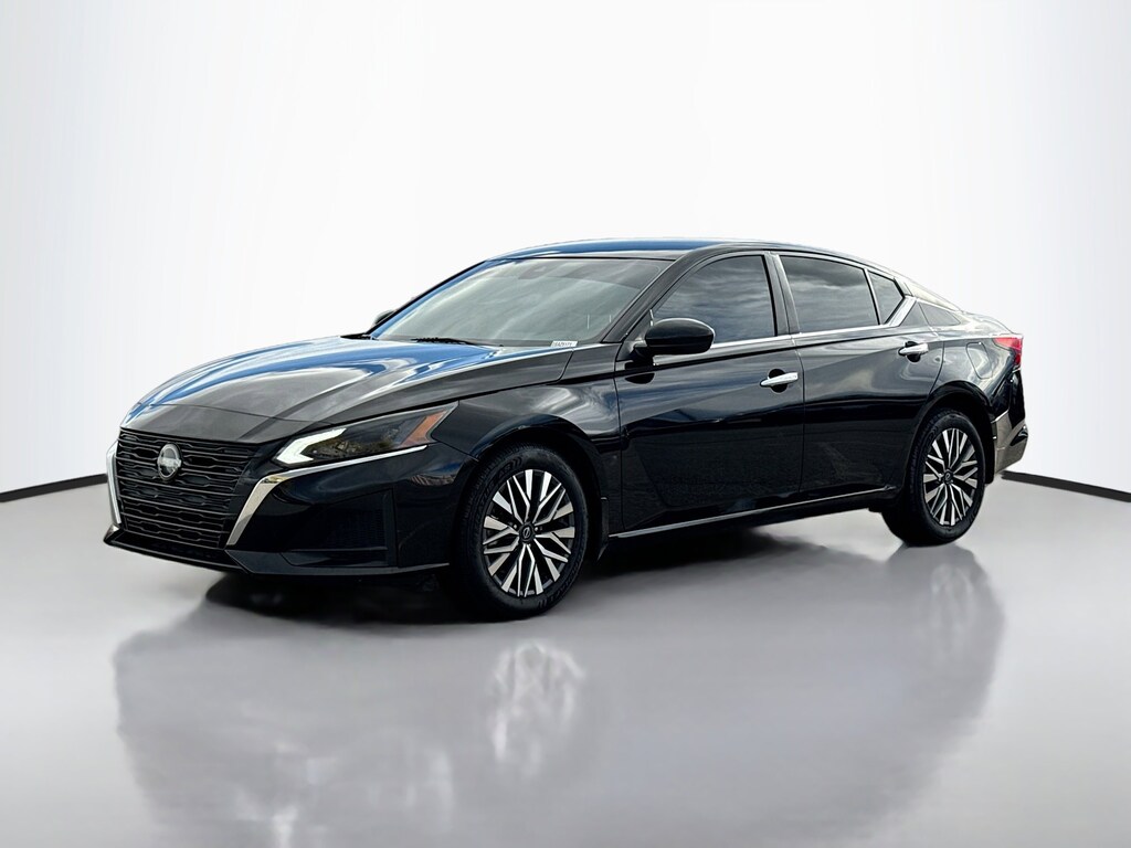 Used 2023 Nissan Altima 2.5 SV 4dr Car