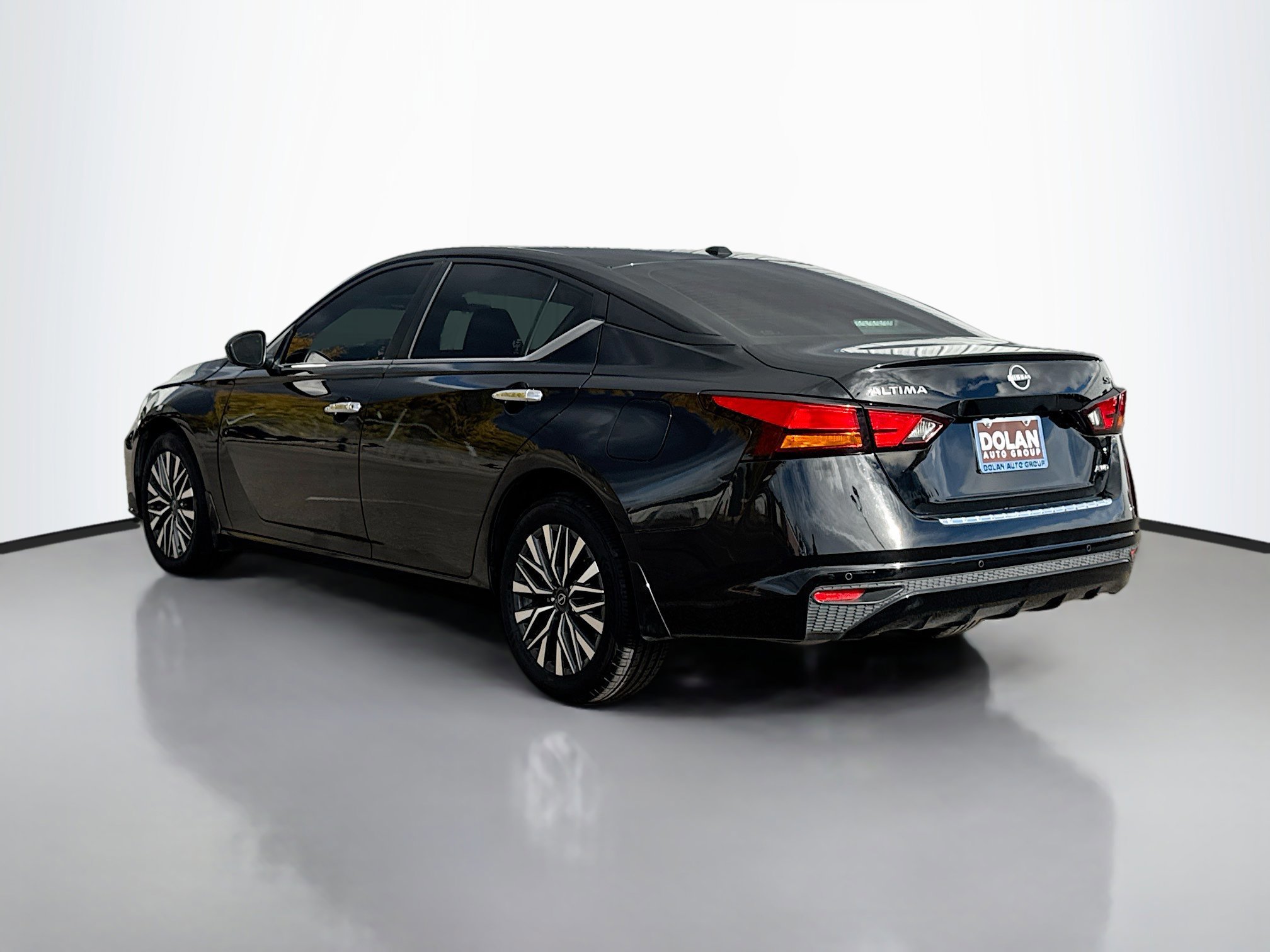 2023 Nissan Altima 2.5 SV photo 3