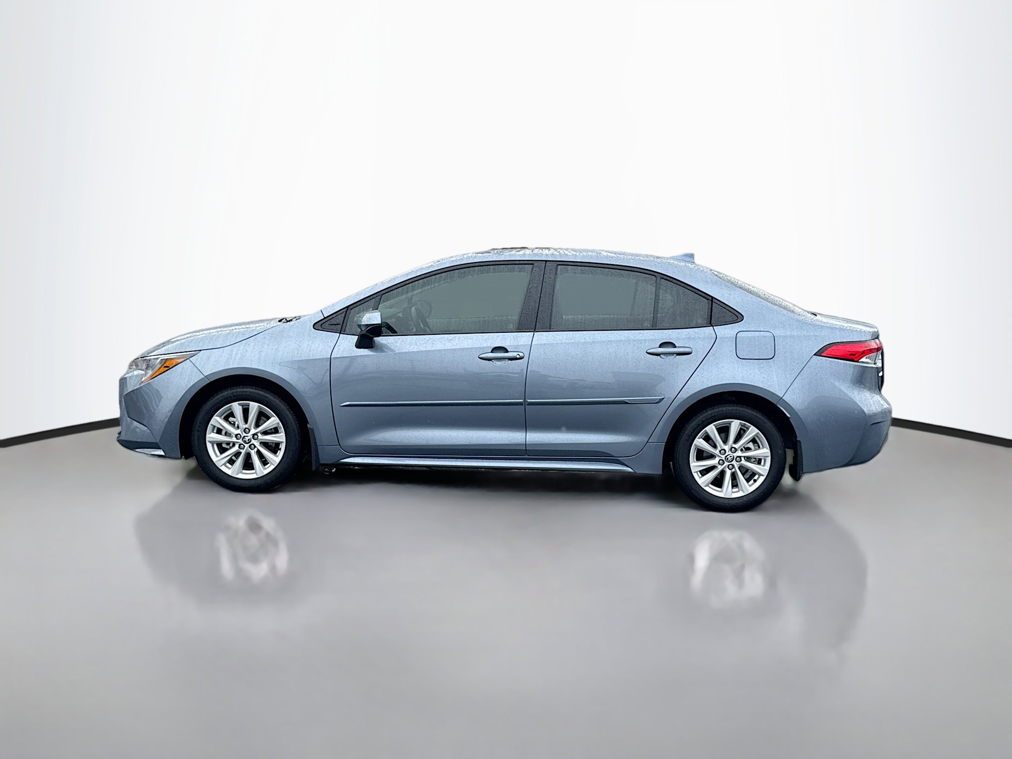 2024 Toyota Corolla LE photo 3