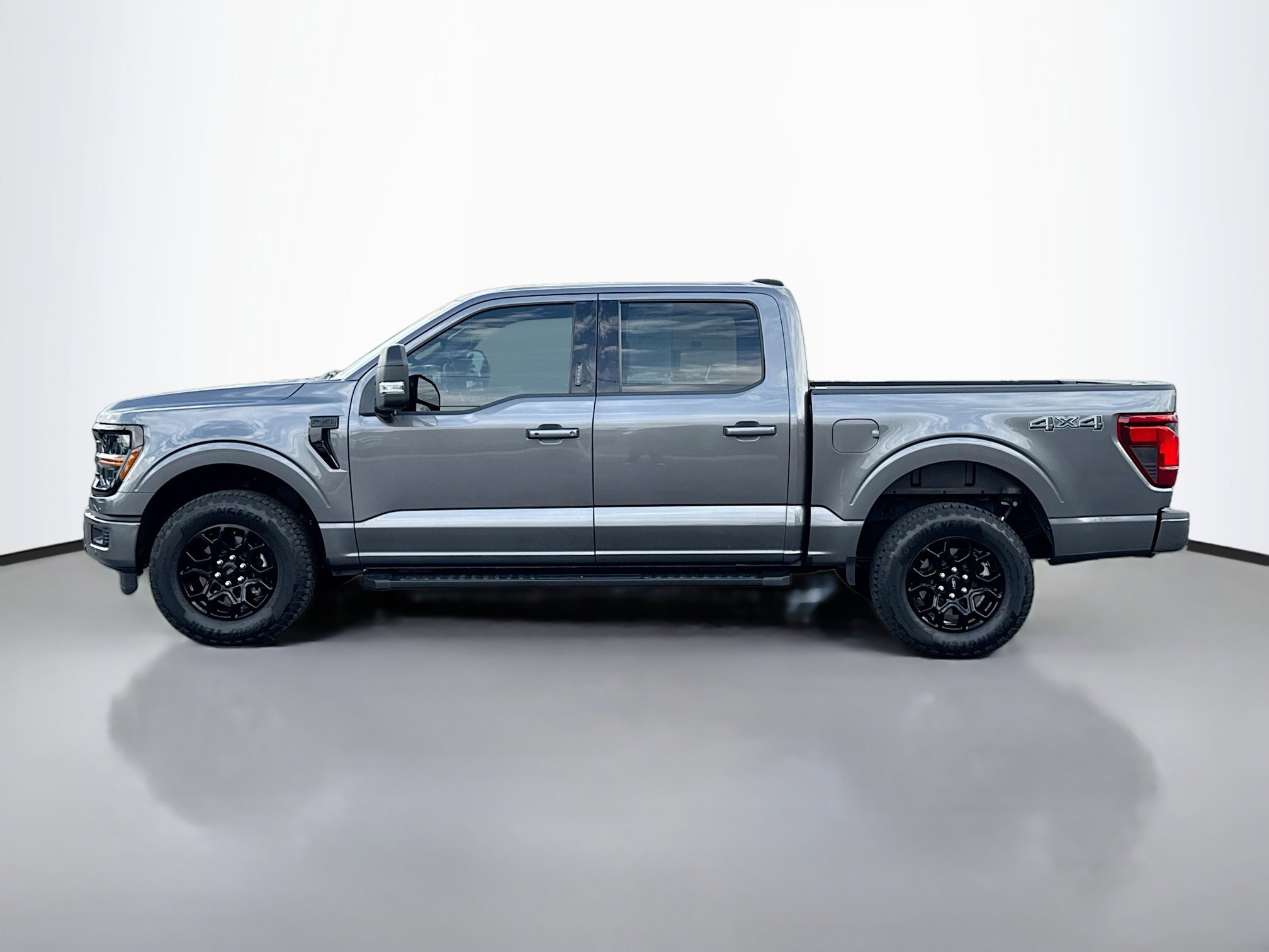 2024 Ford F-150 XLT photo 2