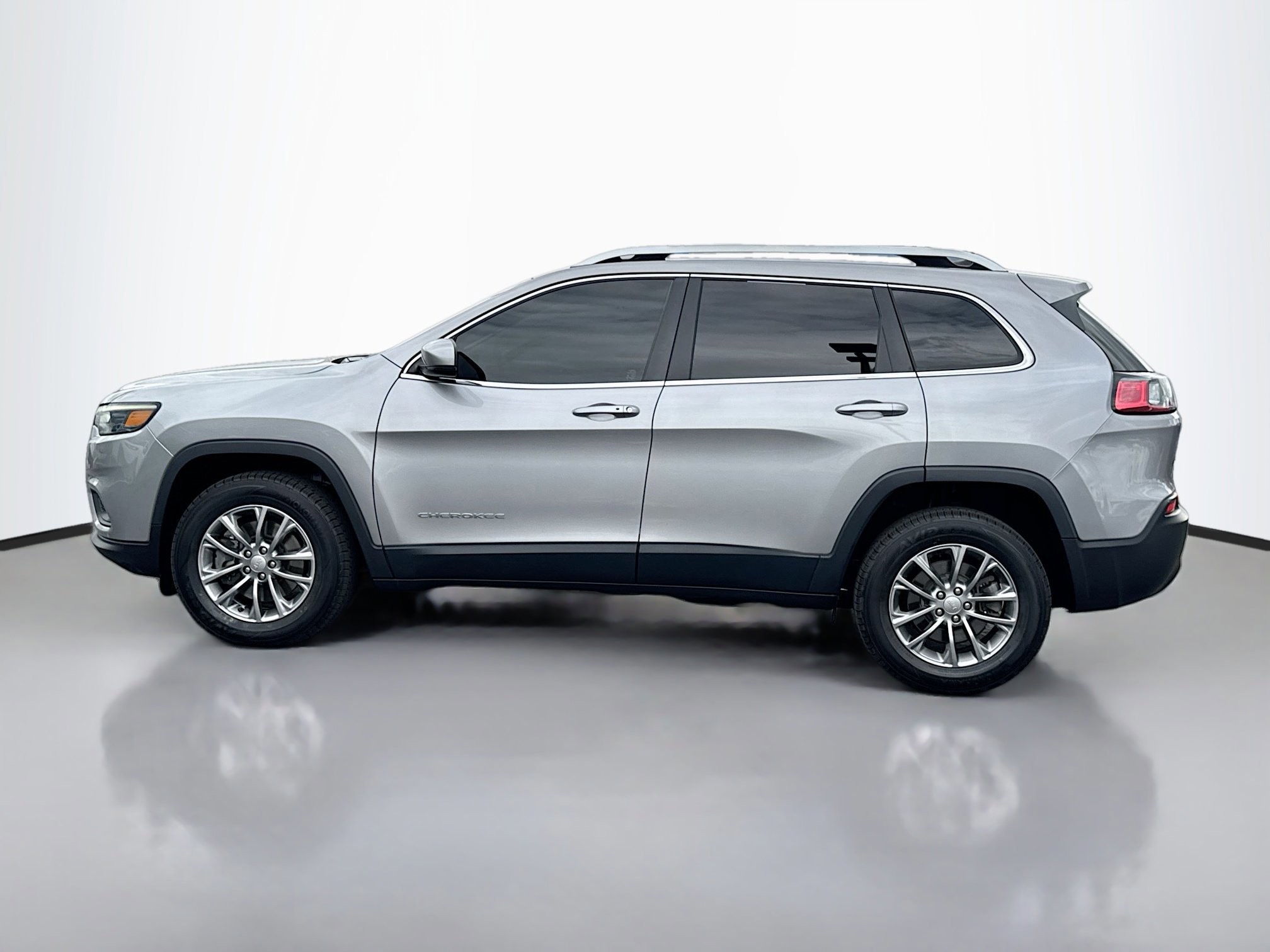 2020 Jeep Cherokee Latitude photo 2