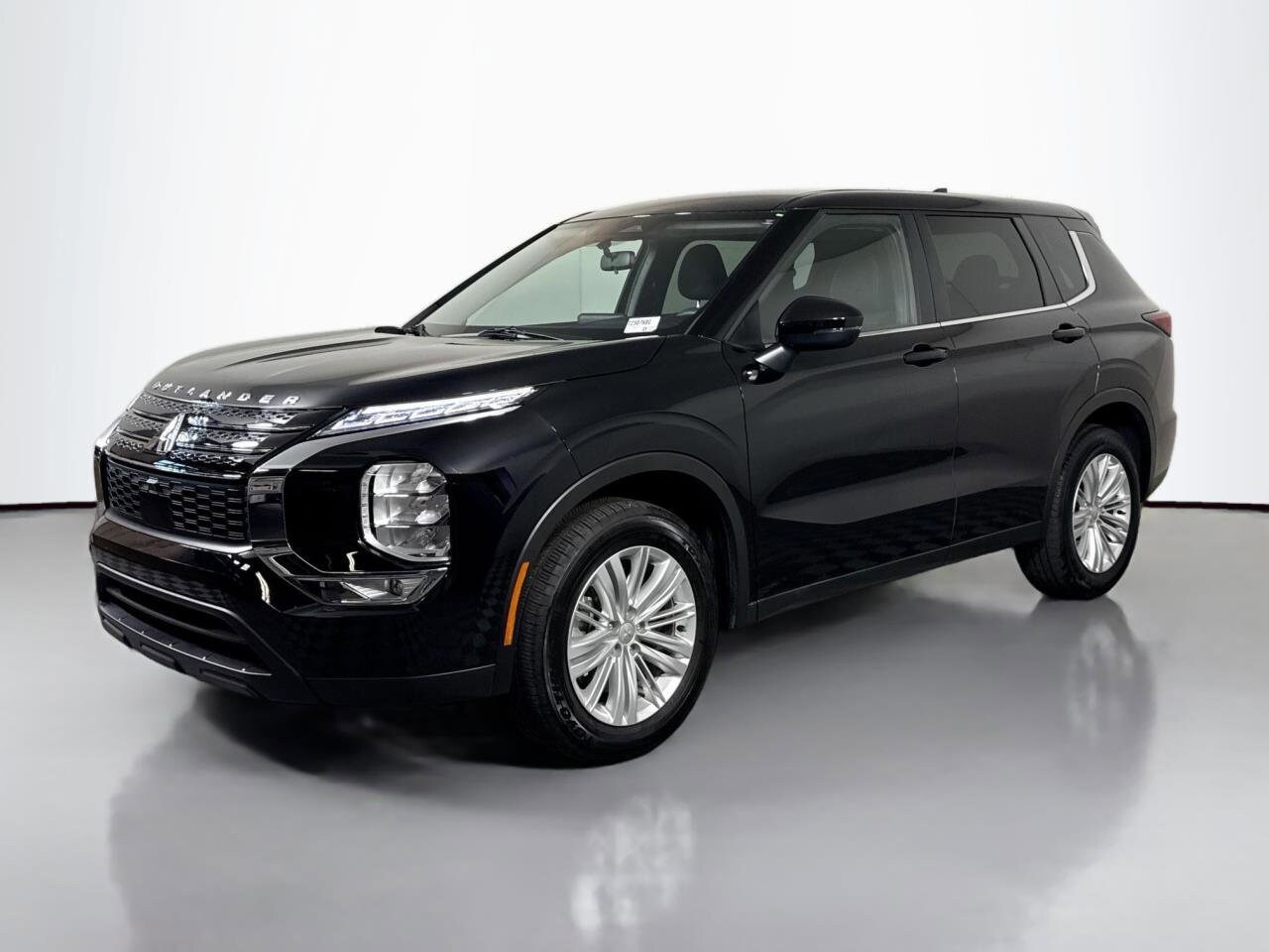 2024 Mitsubishi Outlander ES photo 2