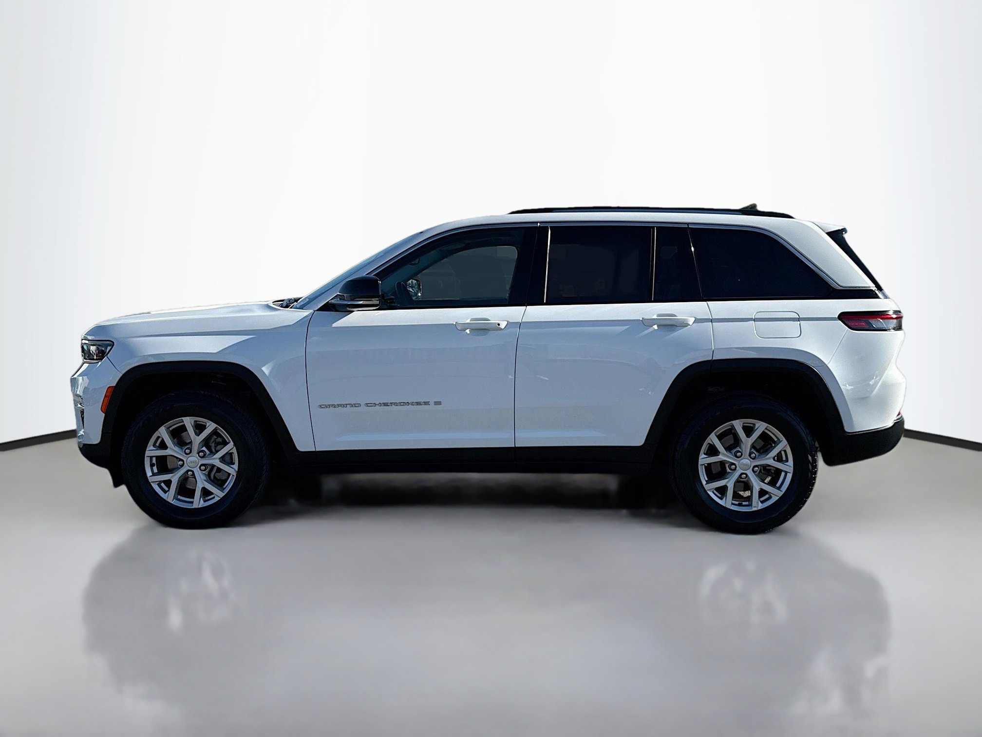 2024 Jeep Grand Cherokee Limited Sport photo 3
