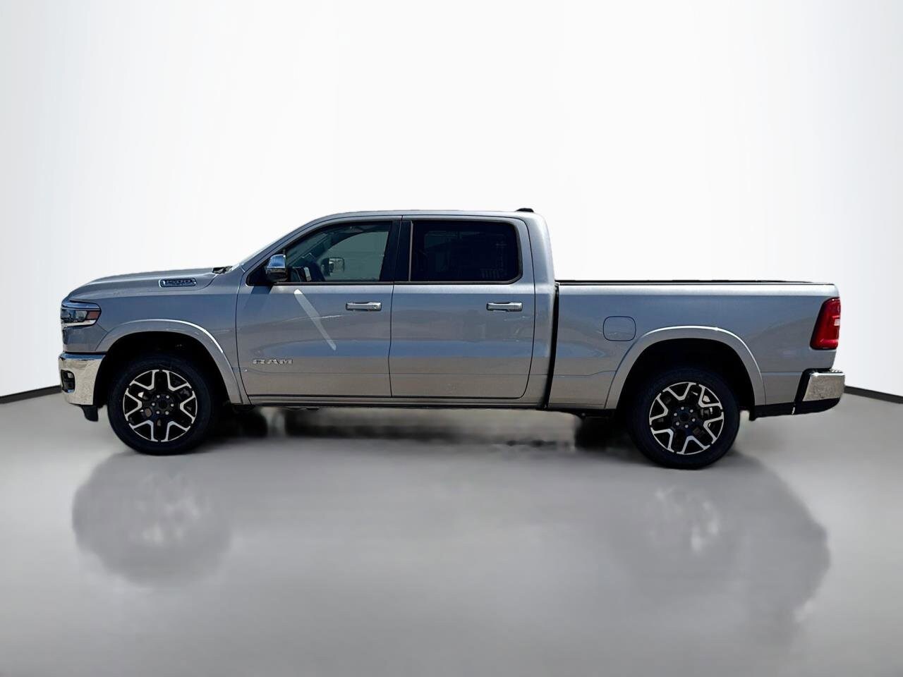 2025 Ram 1500 Laramie photo 3