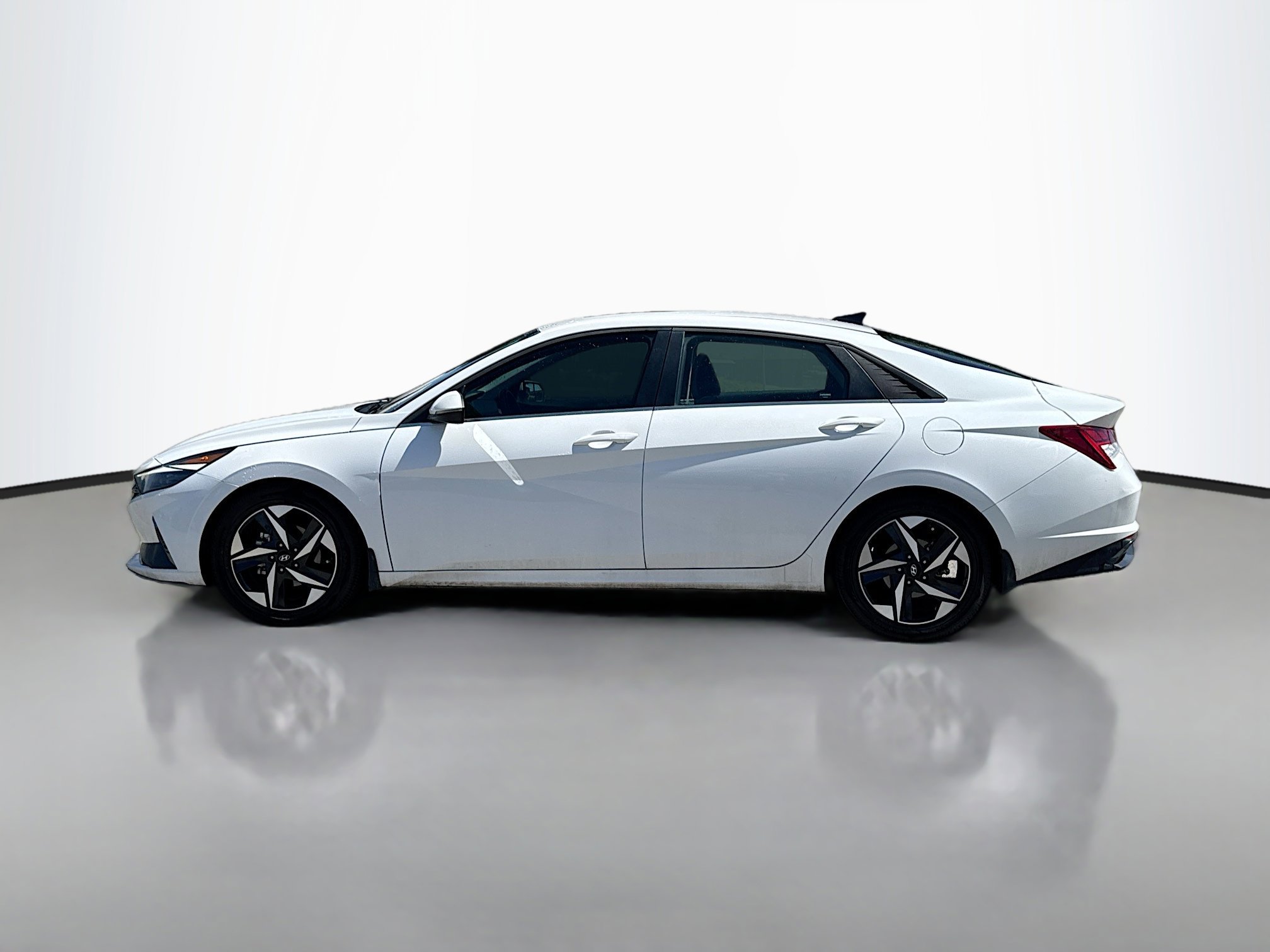 Used 2021 Hyundai Elantra Limited with VIN 5NPLP4AGXMH023760 for sale in Fernley, NV