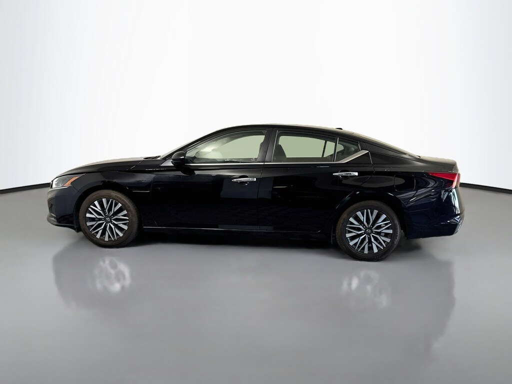 Used 2024 Nissan Altima 2.5 SV 4dr Car