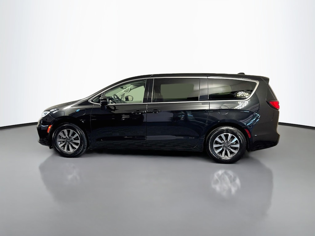 Used 2023 Chrysler Pacifica Plug-In Hybrid Touring L Mini-van, Passenger