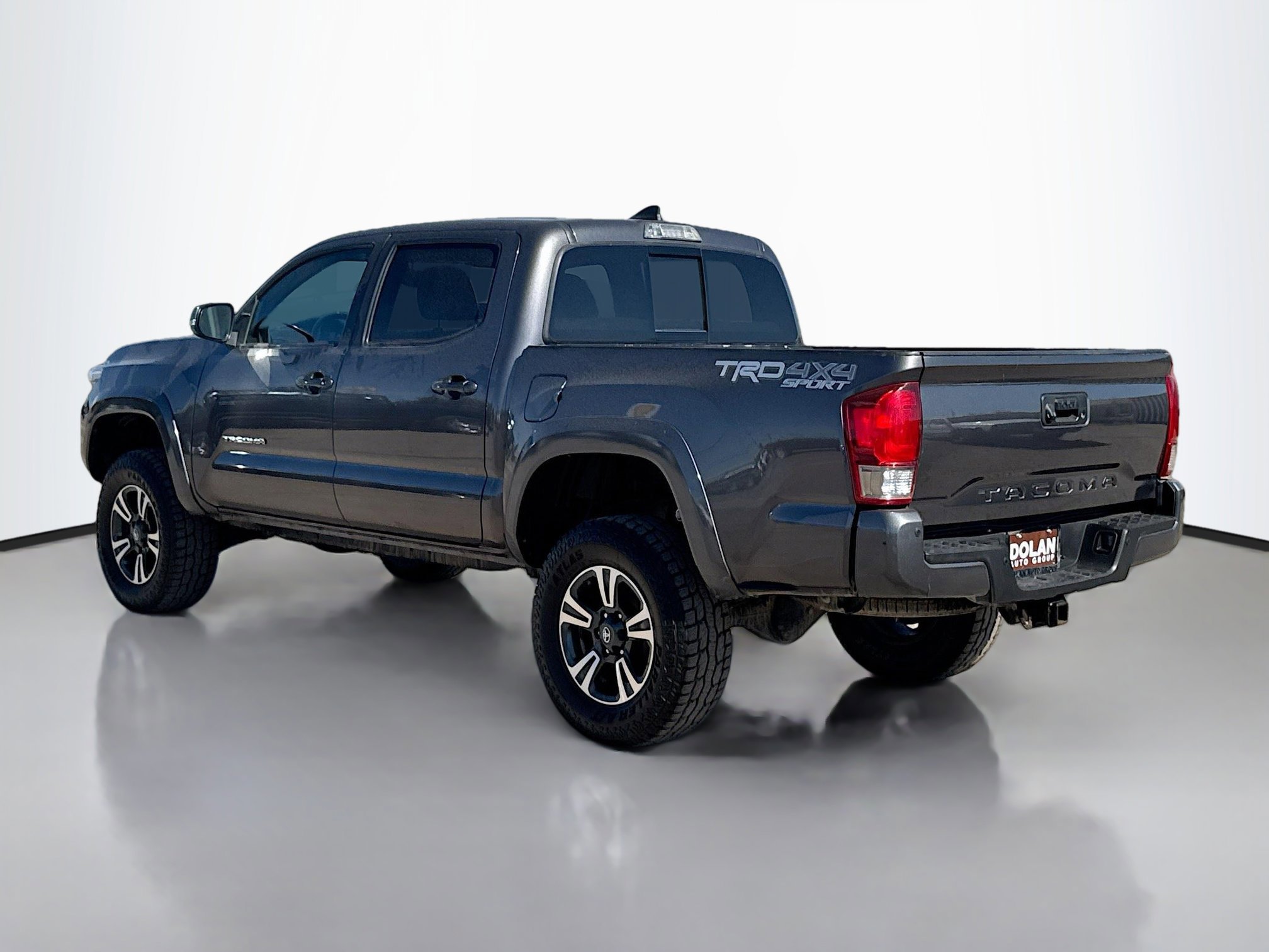 2017 Toyota Tacoma TRD Sport V6 photo 3