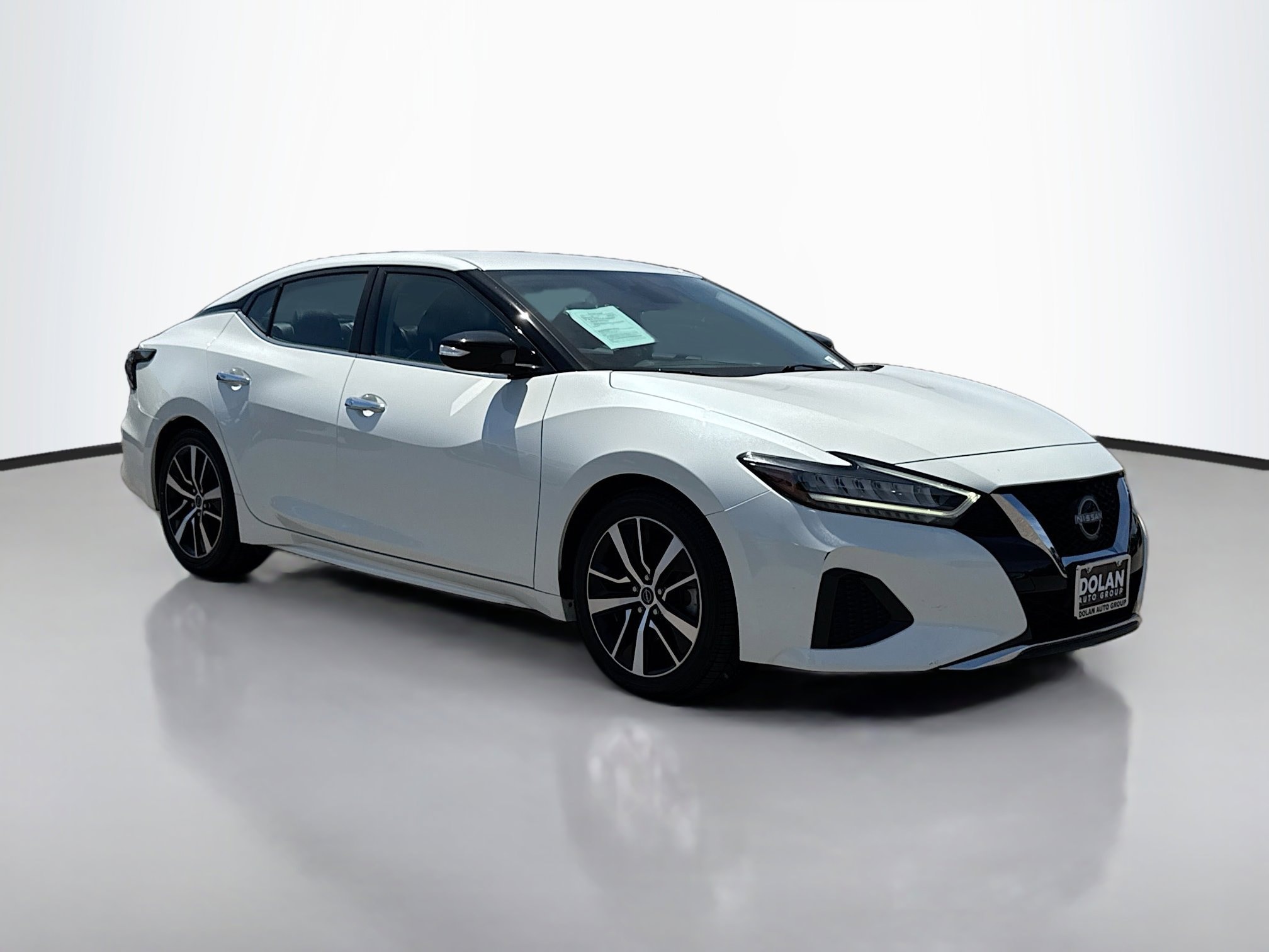 2023 Nissan Maxima SV's photo