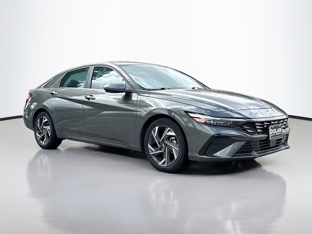 Used 2025 Hyundai Elantra Limited 4dr Car