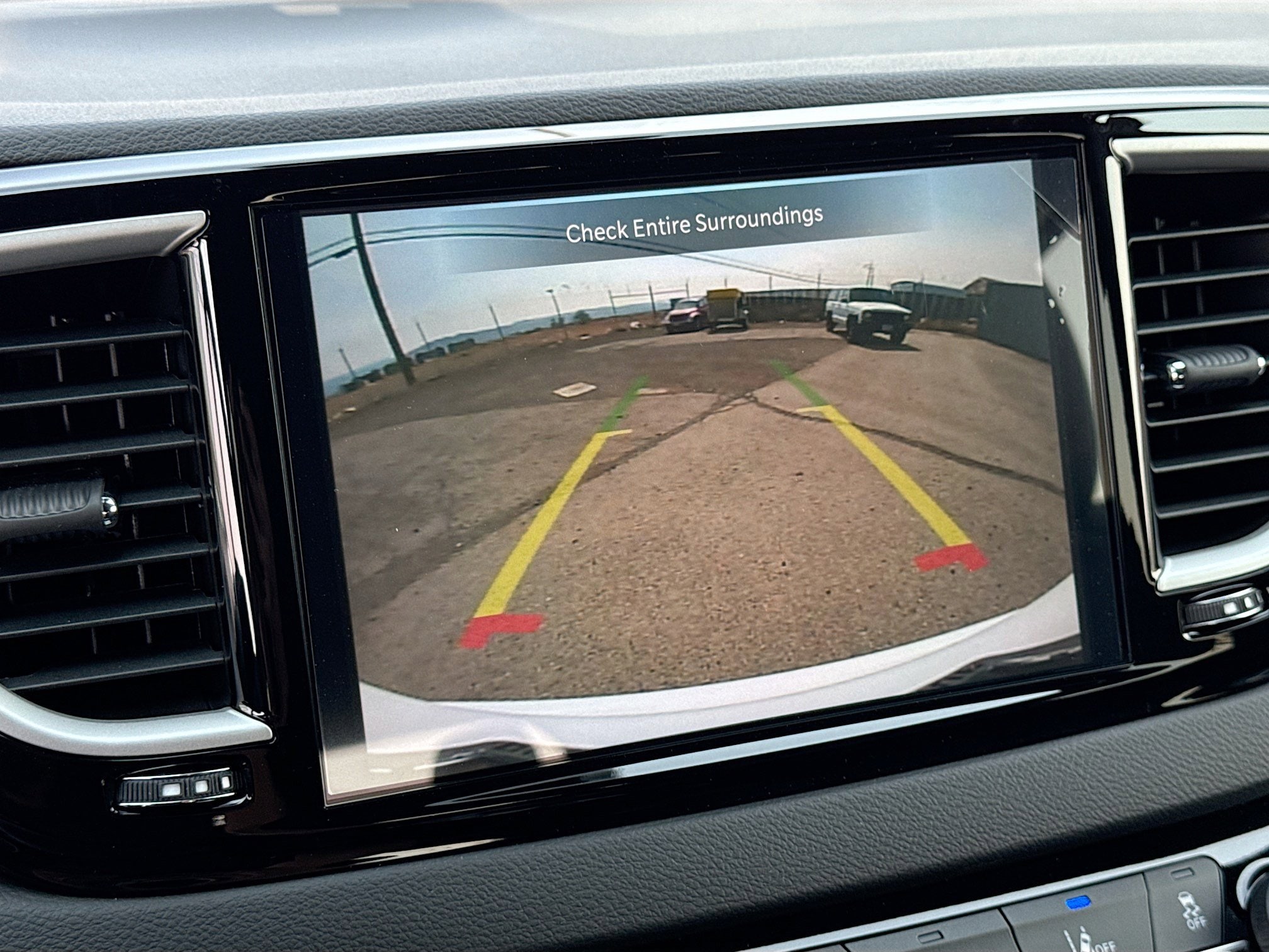 2026 Chrysler Voyager LX - Photo 17