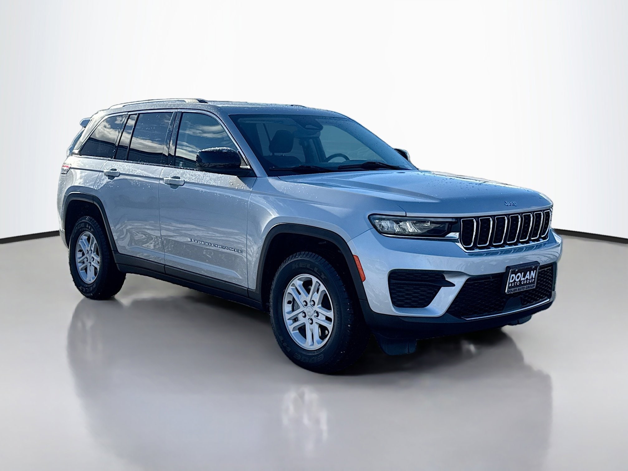 2023 Jeep Grand Cherokee Laredo's photo