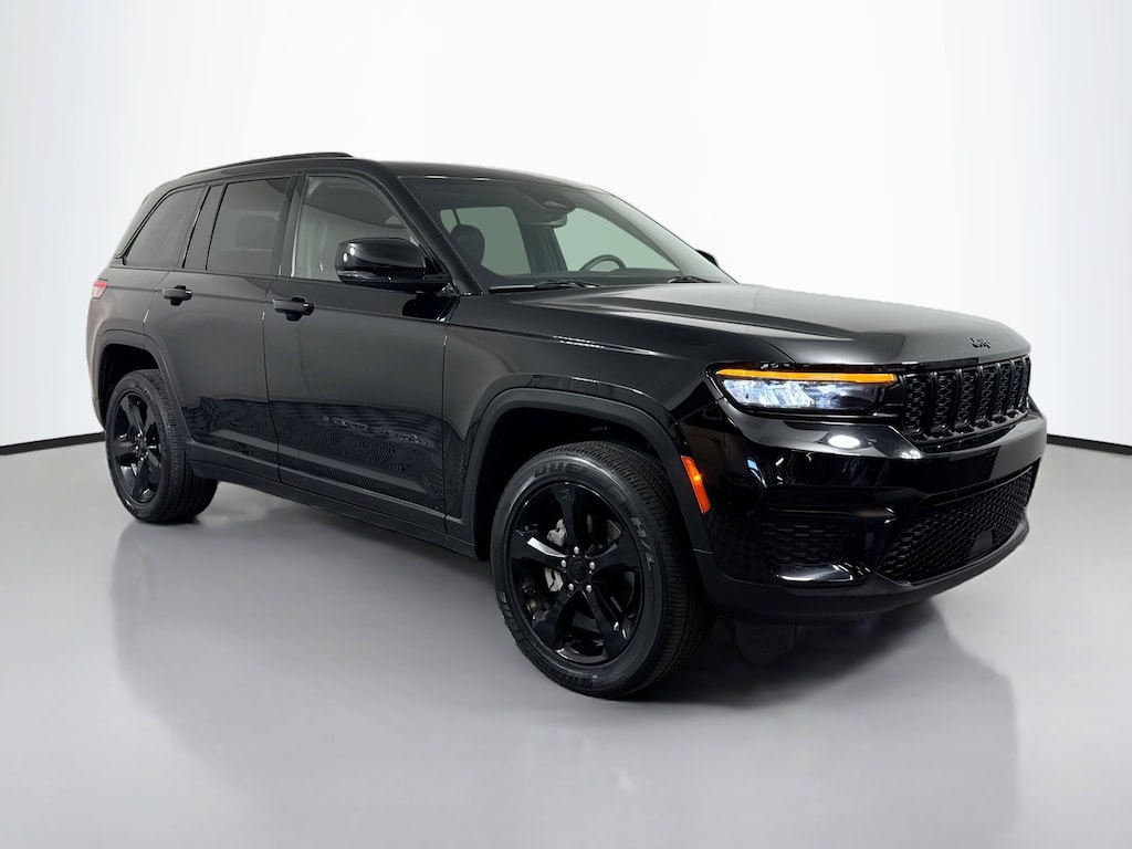Used 2023 Jeep Grand Cherokee Laredo Sport Utility