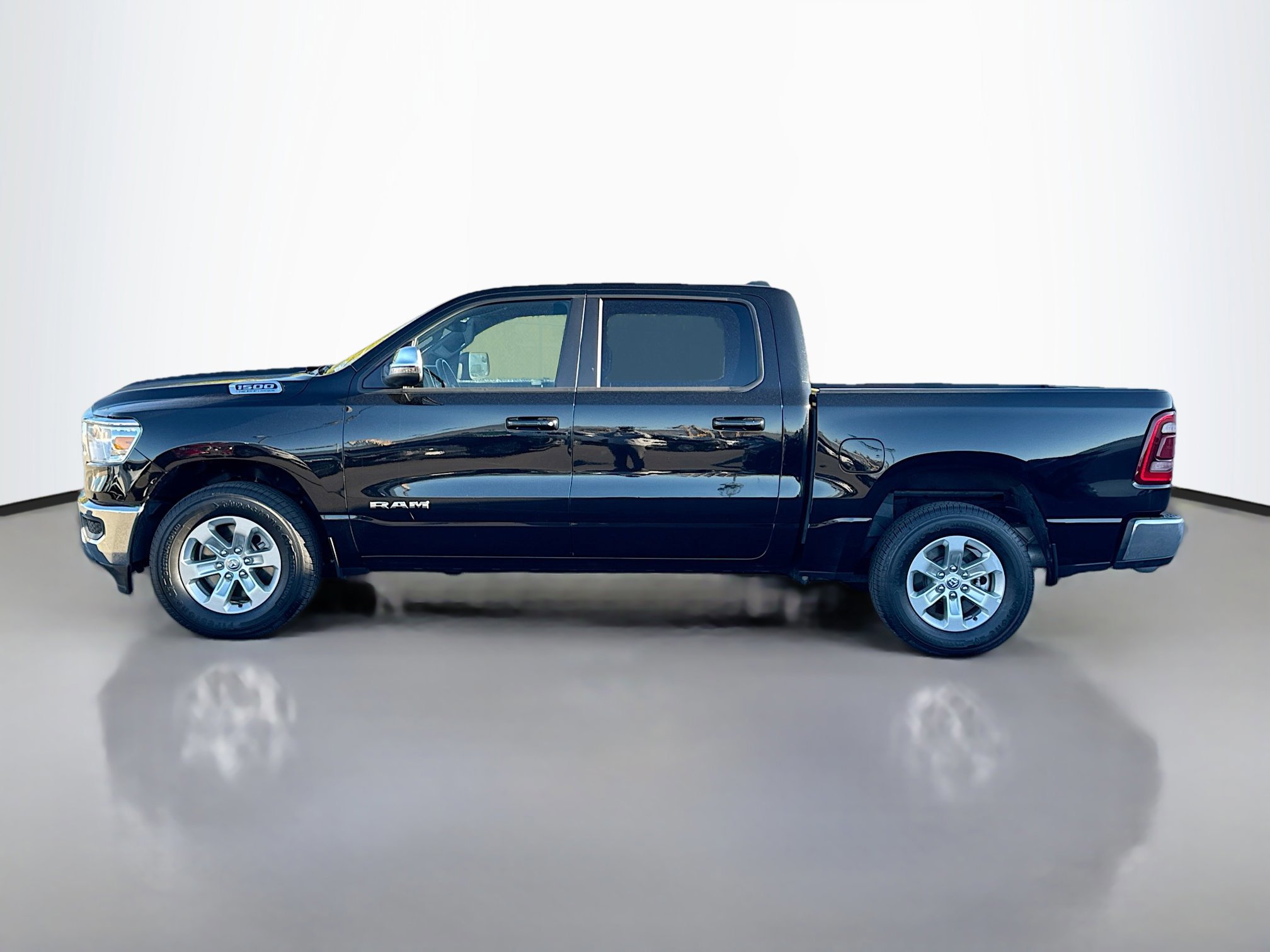 2024 Ram 1500 Laramie photo 2