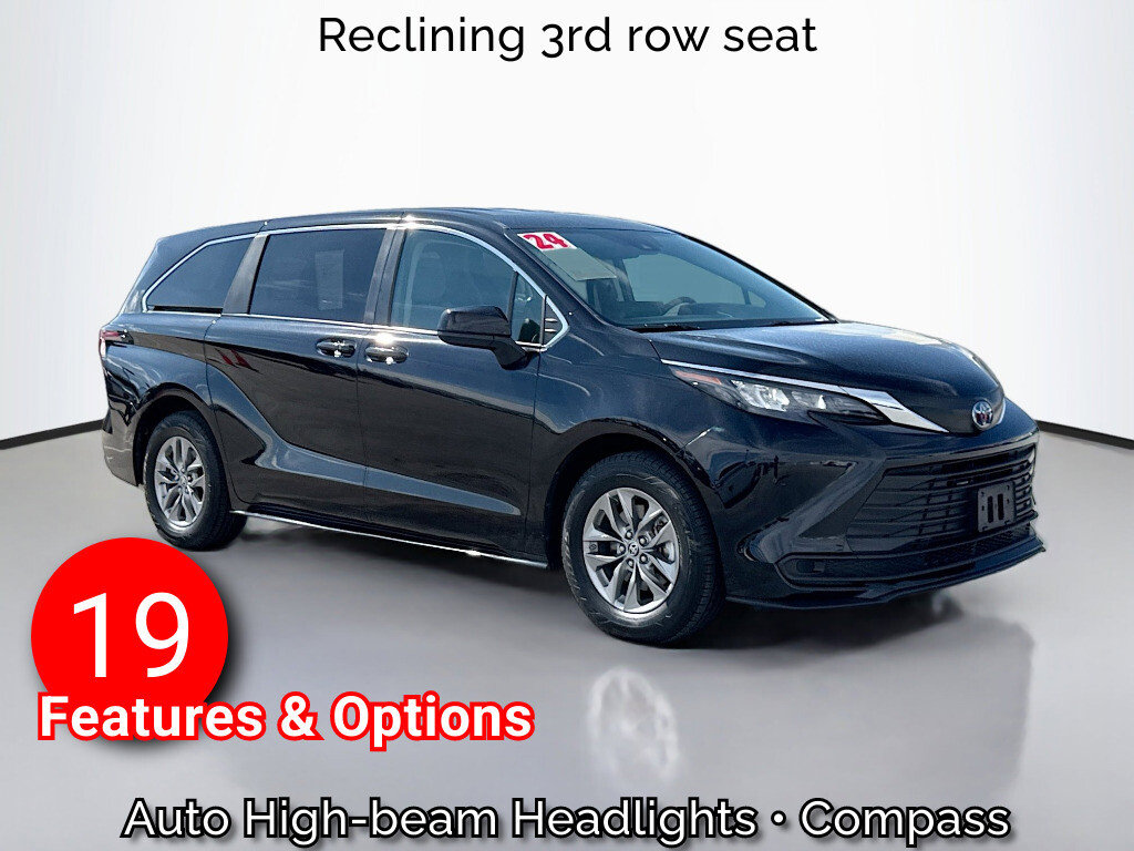 2024 Toyota Sienna LE's photo