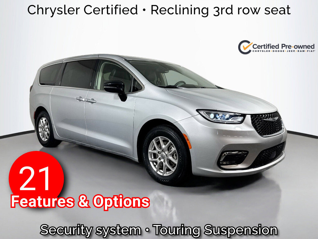 2024 Chrysler Pacifica Touring L's photo