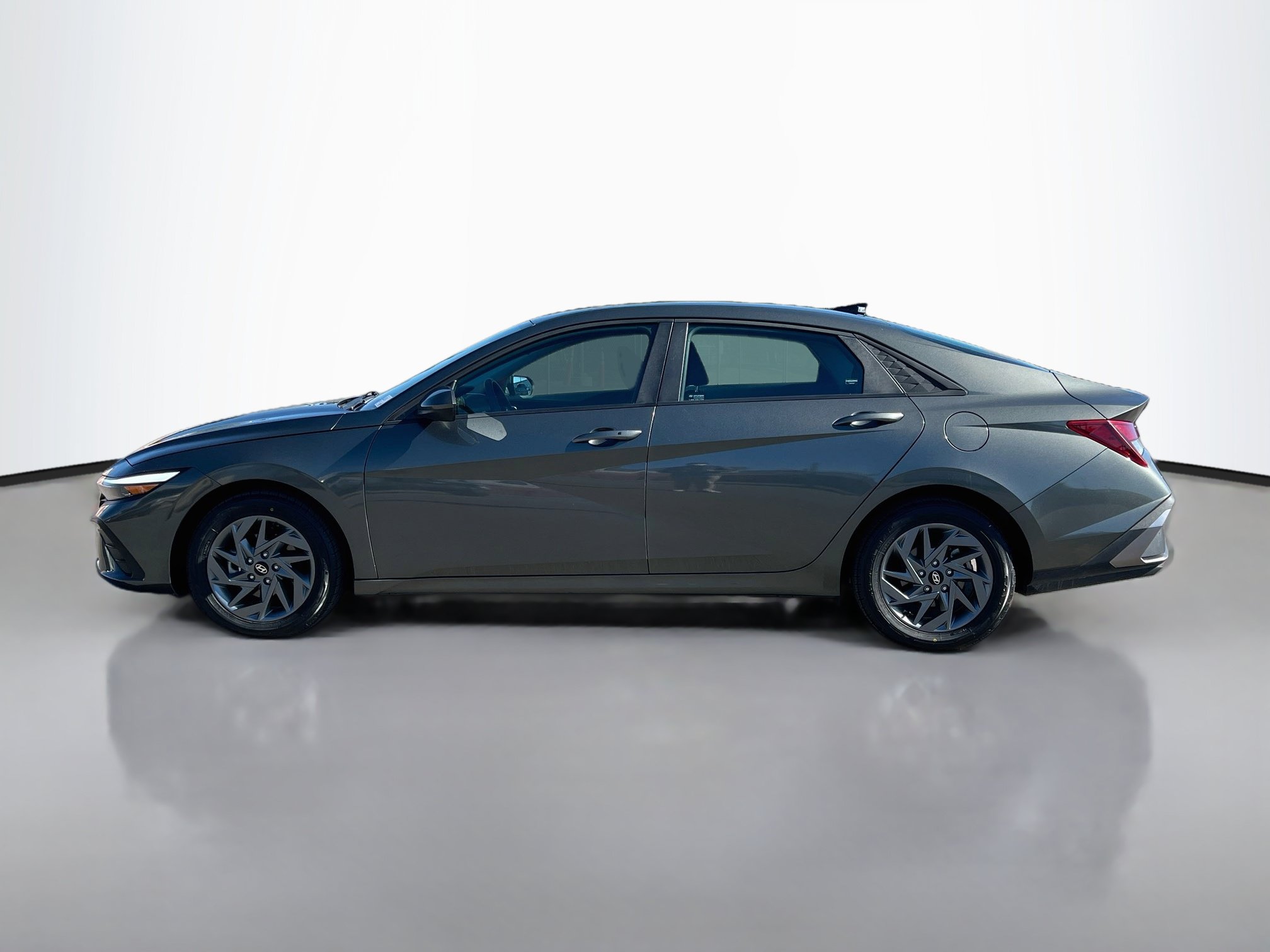 Used 2024 Hyundai Elantra SEL with VIN KMHLM4DG0RU779370 for sale in Fernley, NV